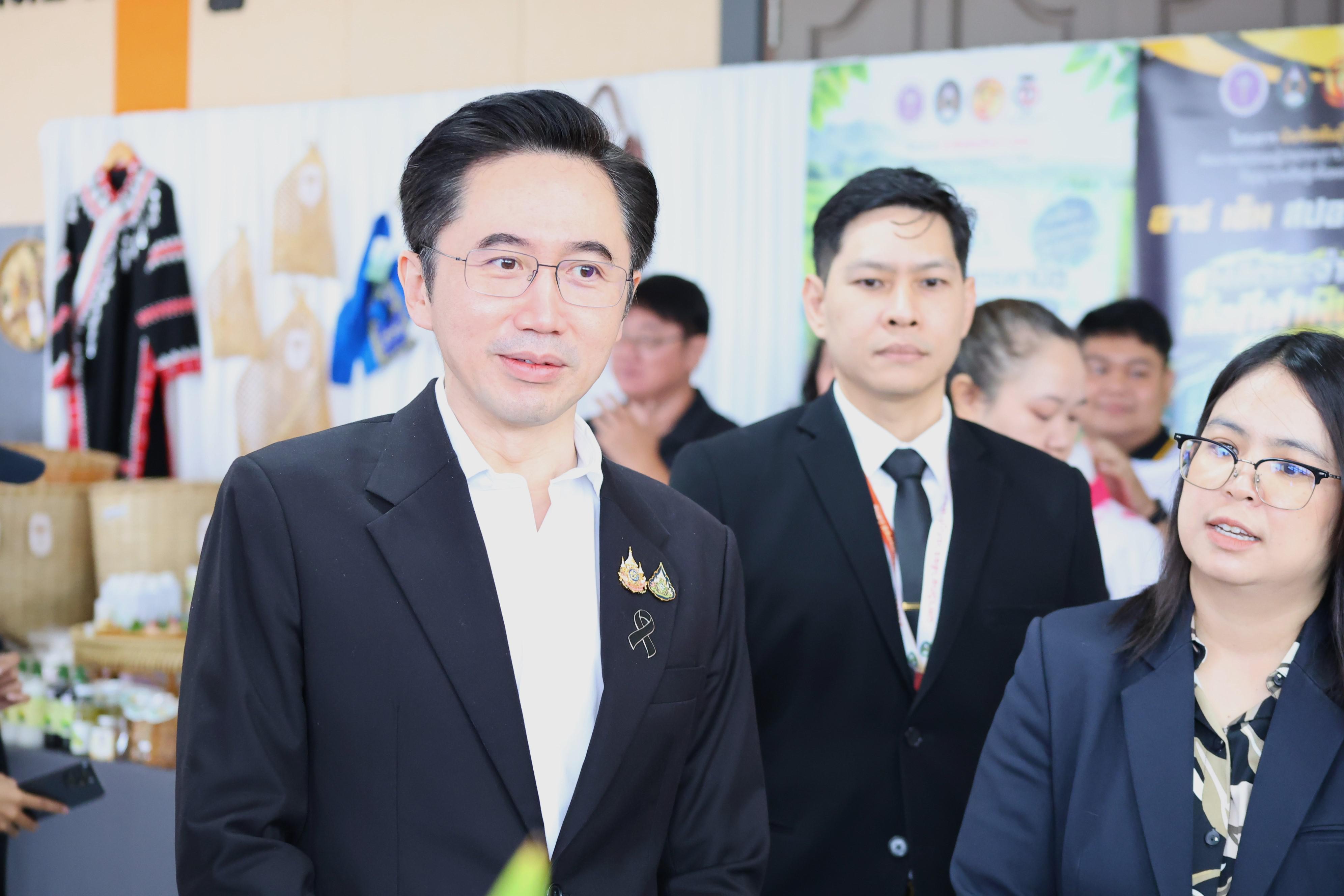 288. การขับเคลื่อนมหาวิทยาลัยราชภัฏสู่การเป็นคลังสมองของจังหวัดด้วยการผลิตบัณฑิต วิจัยและนวัตกรรมที่ตอบโจทย์พื้นที่