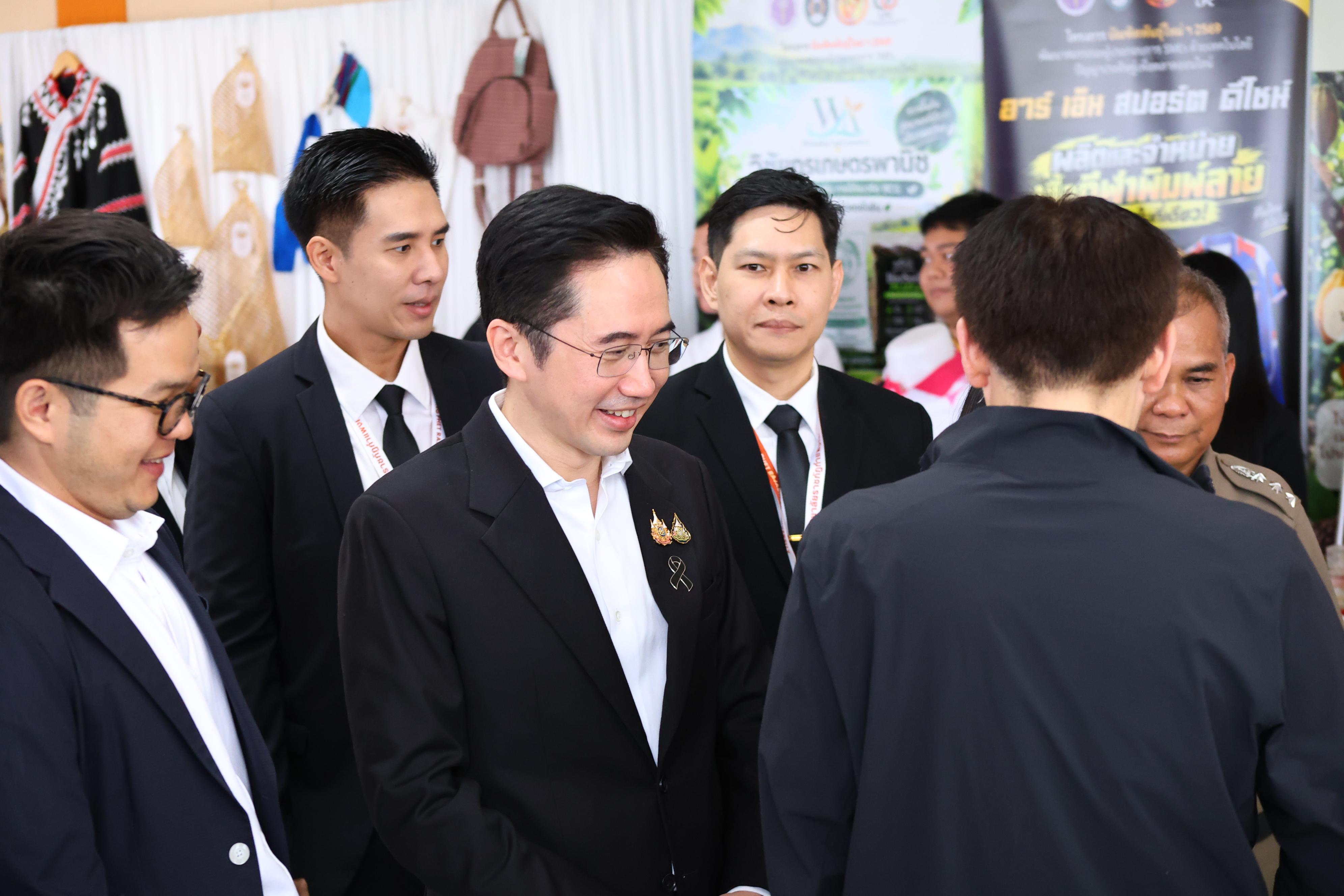 292. การขับเคลื่อนมหาวิทยาลัยราชภัฏสู่การเป็นคลังสมองของจังหวัดด้วยการผลิตบัณฑิต วิจัยและนวัตกรรมที่ตอบโจทย์พื้นที่