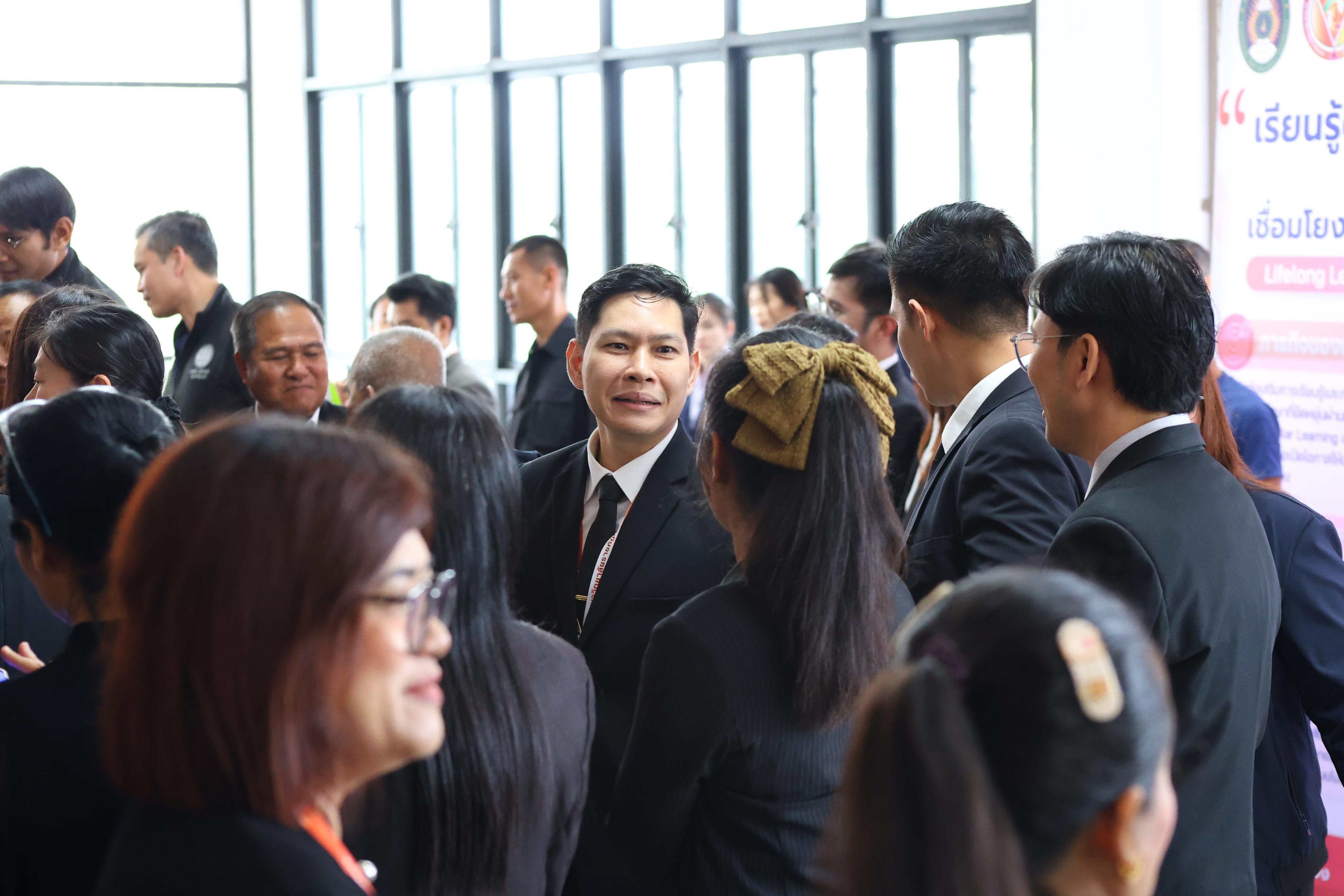295. การขับเคลื่อนมหาวิทยาลัยราชภัฏสู่การเป็นคลังสมองของจังหวัดด้วยการผลิตบัณฑิต วิจัยและนวัตกรรมที่ตอบโจทย์พื้นที่