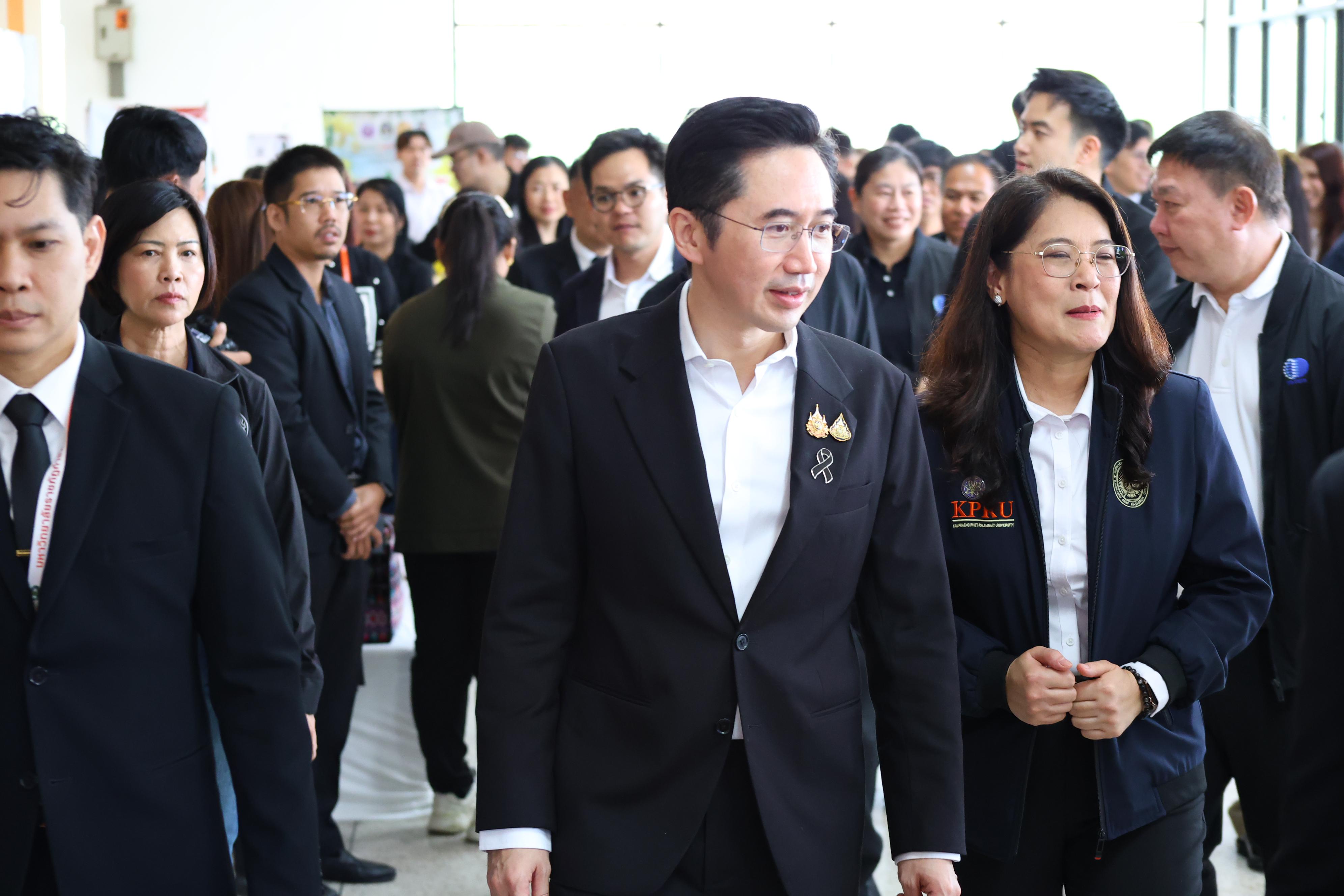 303. การขับเคลื่อนมหาวิทยาลัยราชภัฏสู่การเป็นคลังสมองของจังหวัดด้วยการผลิตบัณฑิต วิจัยและนวัตกรรมที่ตอบโจทย์พื้นที่