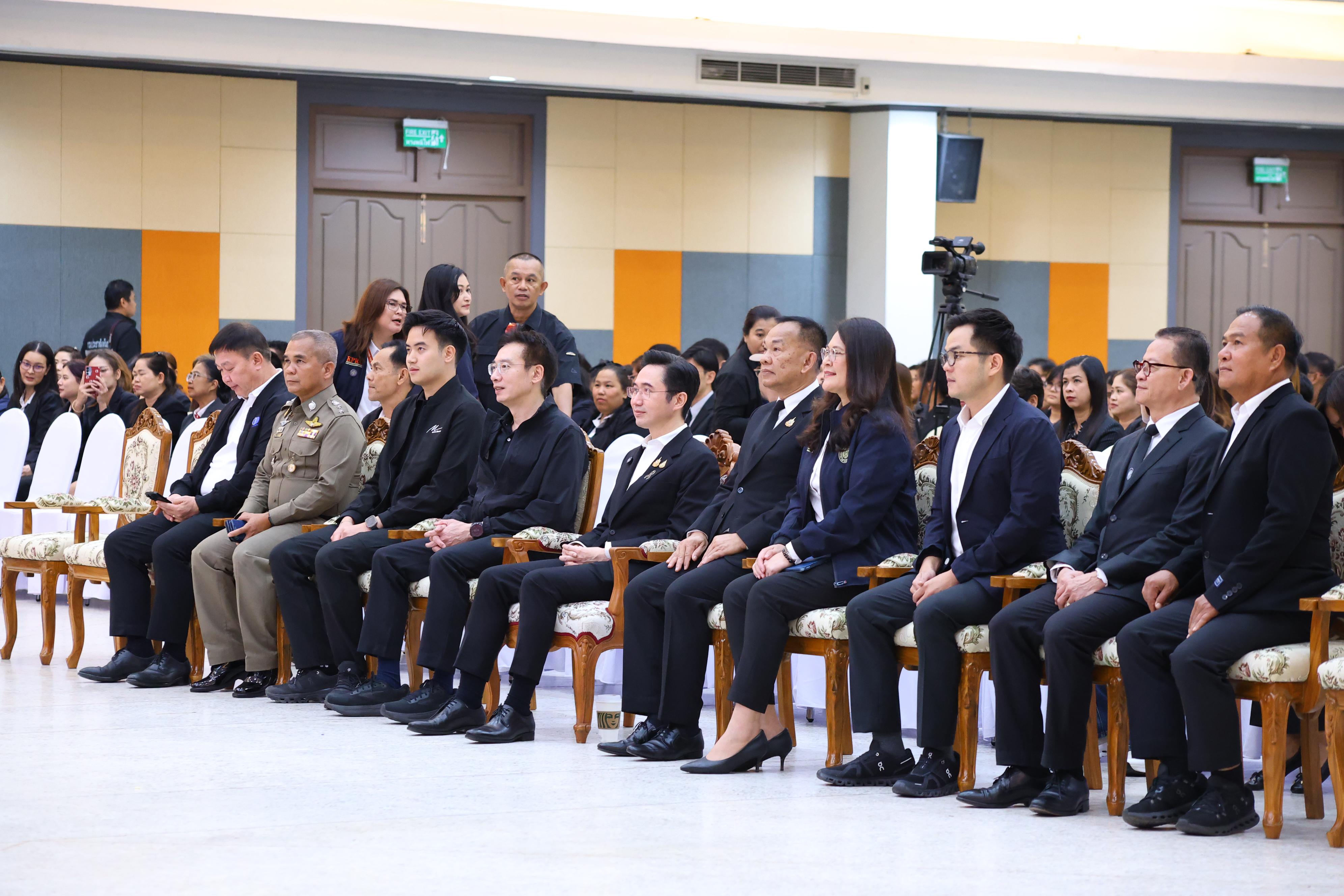 315. การขับเคลื่อนมหาวิทยาลัยราชภัฏสู่การเป็นคลังสมองของจังหวัดด้วยการผลิตบัณฑิต วิจัยและนวัตกรรมที่ตอบโจทย์พื้นที่
