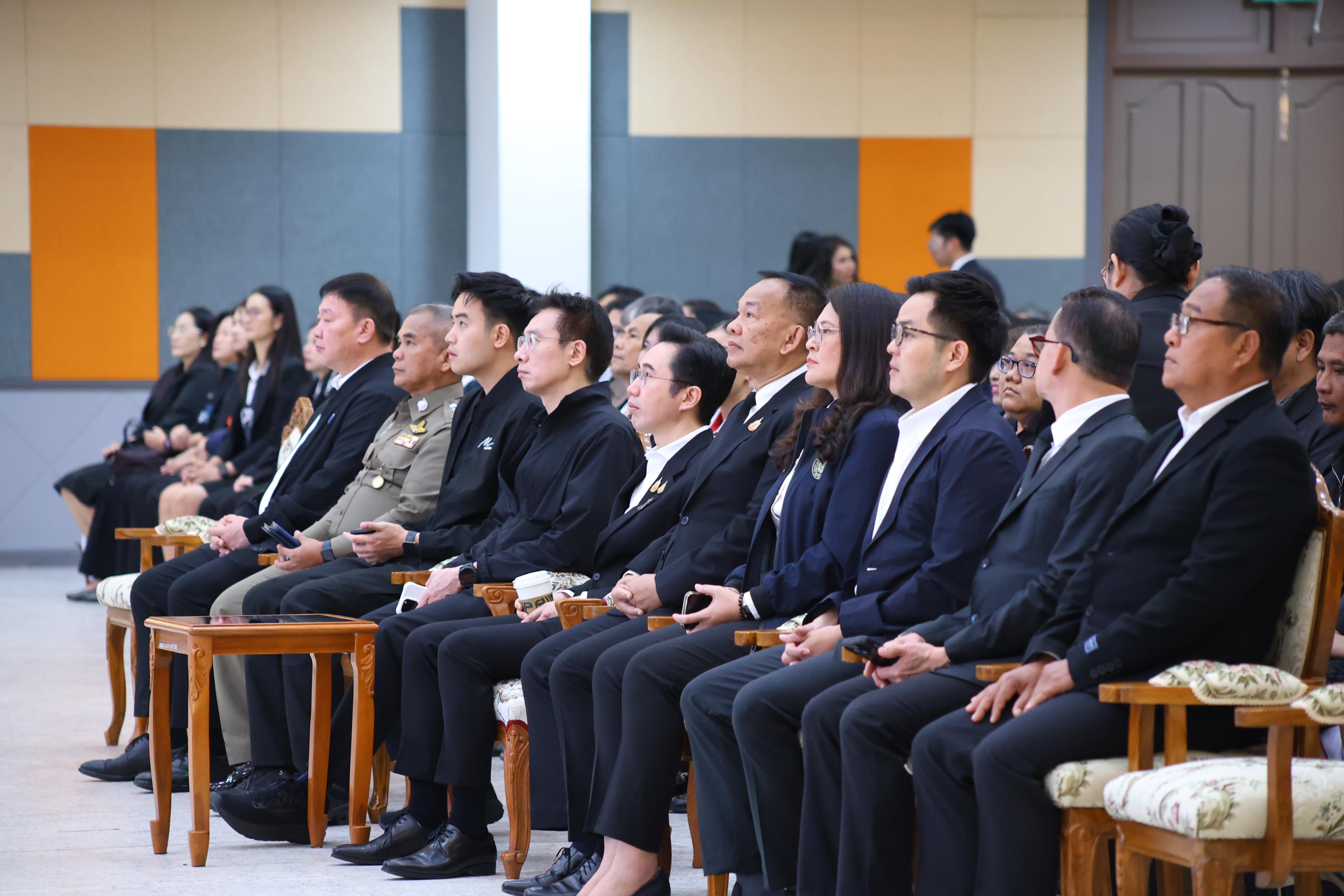 335. การขับเคลื่อนมหาวิทยาลัยราชภัฏสู่การเป็นคลังสมองของจังหวัดด้วยการผลิตบัณฑิต วิจัยและนวัตกรรมที่ตอบโจทย์พื้นที่