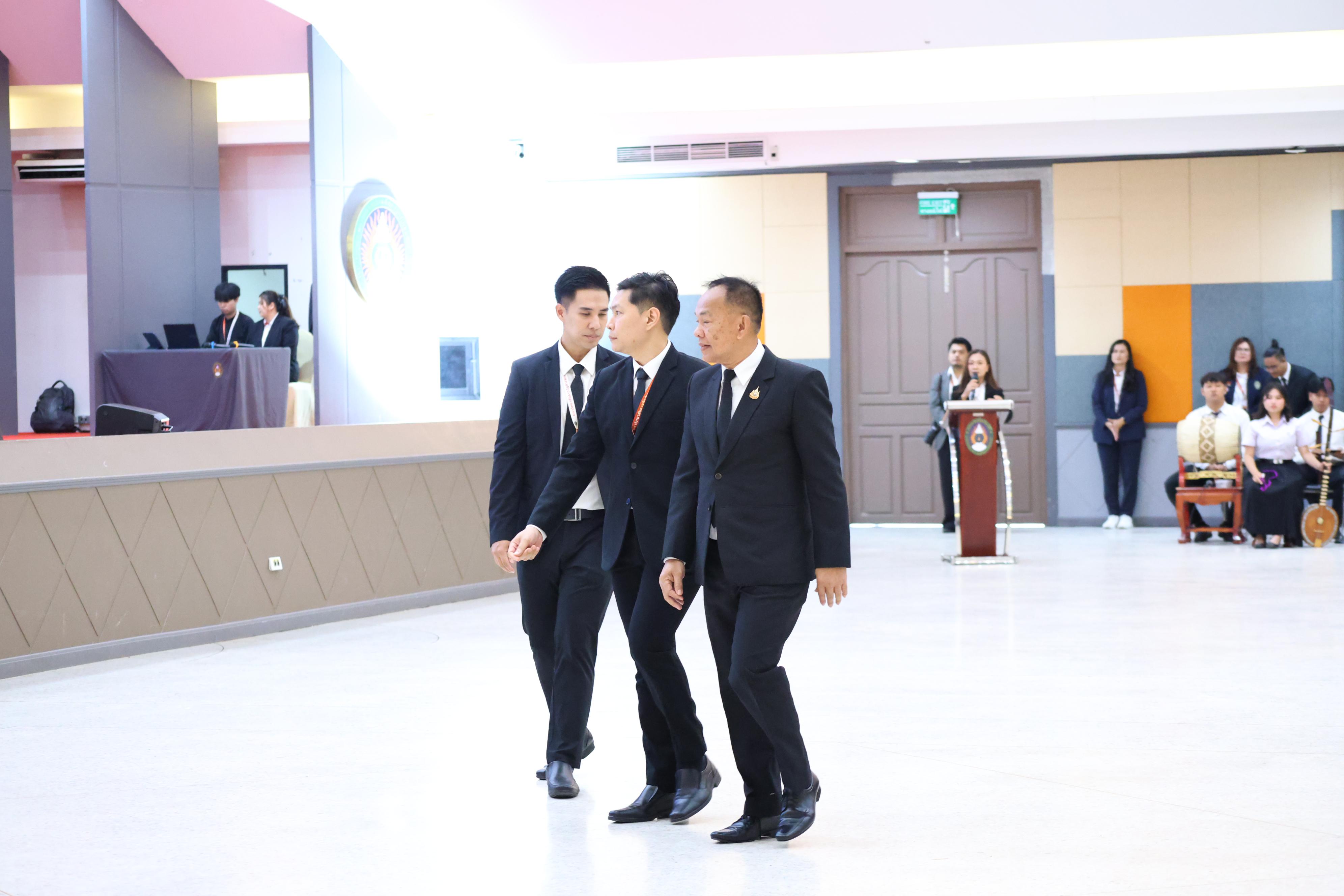 359. การขับเคลื่อนมหาวิทยาลัยราชภัฏสู่การเป็นคลังสมองของจังหวัดด้วยการผลิตบัณฑิต วิจัยและนวัตกรรมที่ตอบโจทย์พื้นที่