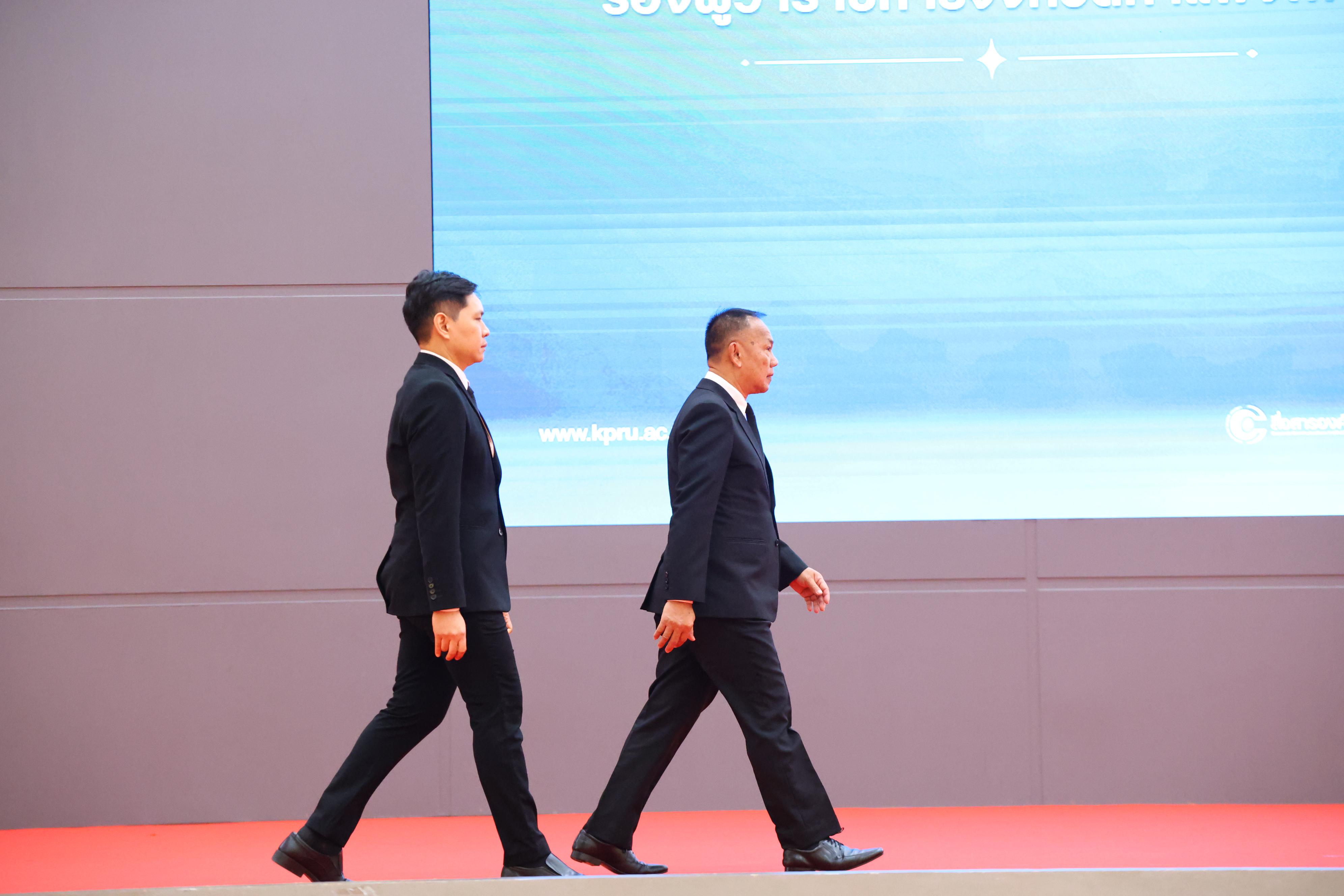362. การขับเคลื่อนมหาวิทยาลัยราชภัฏสู่การเป็นคลังสมองของจังหวัดด้วยการผลิตบัณฑิต วิจัยและนวัตกรรมที่ตอบโจทย์พื้นที่