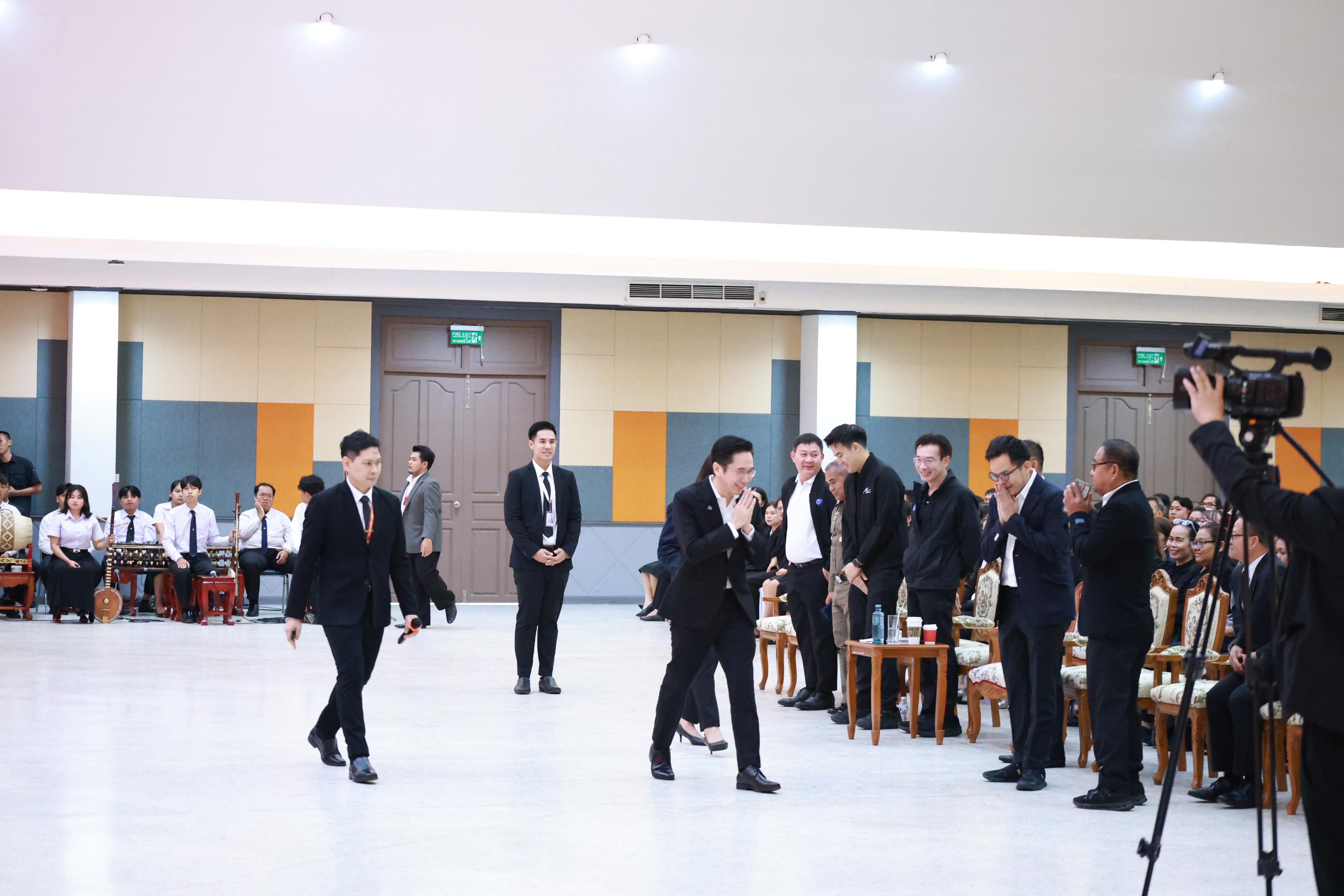 390. การขับเคลื่อนมหาวิทยาลัยราชภัฏสู่การเป็นคลังสมองของจังหวัดด้วยการผลิตบัณฑิต วิจัยและนวัตกรรมที่ตอบโจทย์พื้นที่