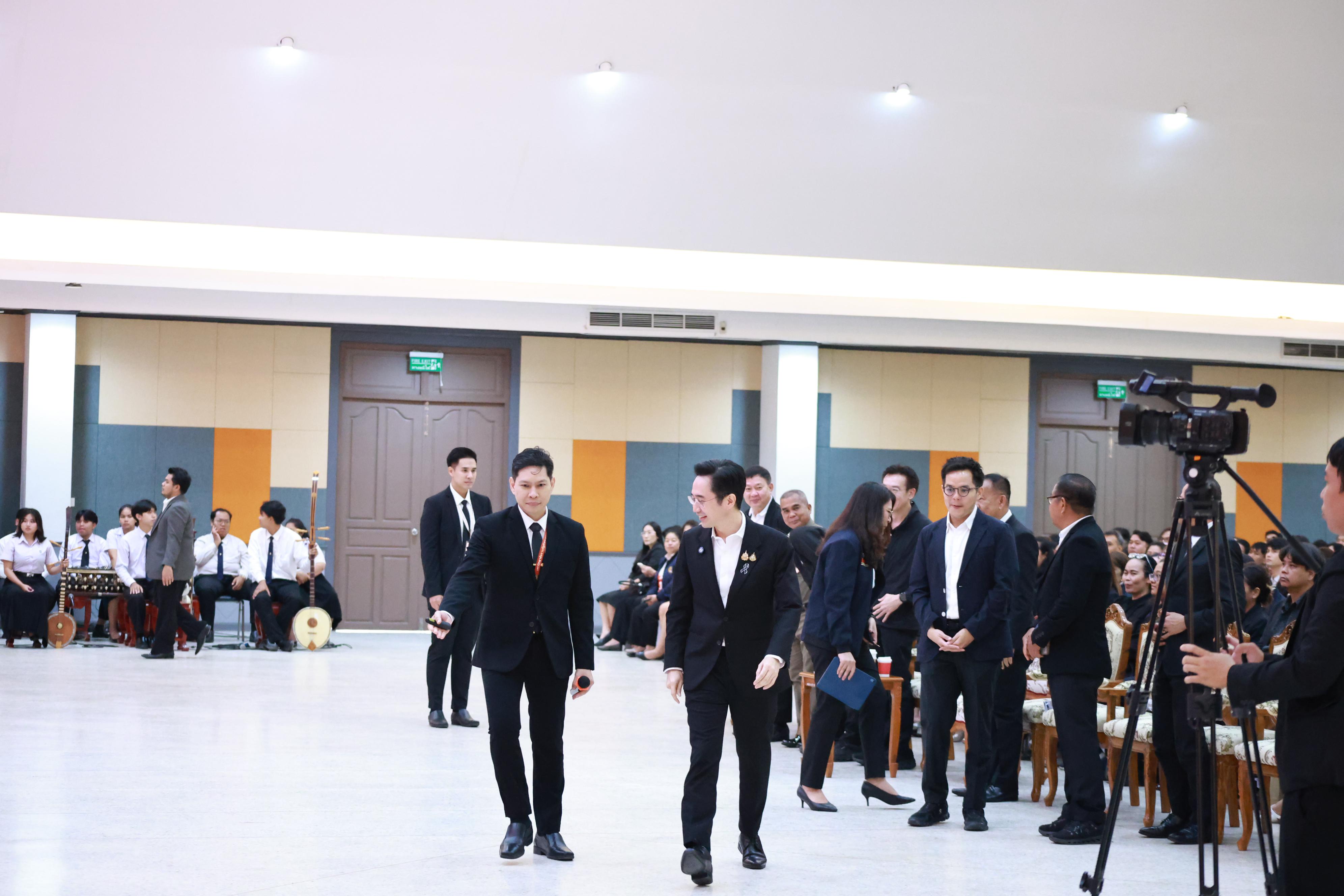 392. การขับเคลื่อนมหาวิทยาลัยราชภัฏสู่การเป็นคลังสมองของจังหวัดด้วยการผลิตบัณฑิต วิจัยและนวัตกรรมที่ตอบโจทย์พื้นที่