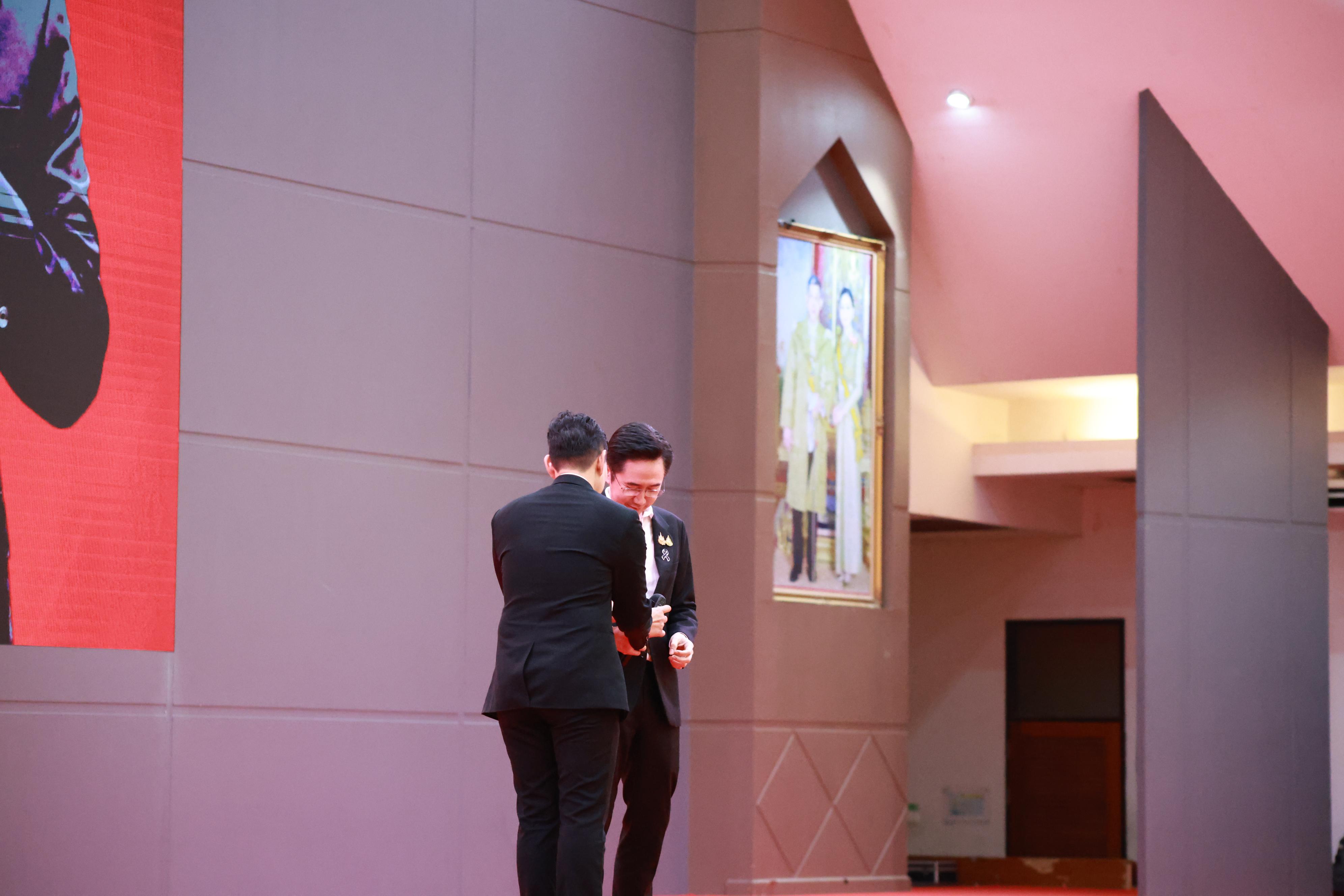 399. การขับเคลื่อนมหาวิทยาลัยราชภัฏสู่การเป็นคลังสมองของจังหวัดด้วยการผลิตบัณฑิต วิจัยและนวัตกรรมที่ตอบโจทย์พื้นที่