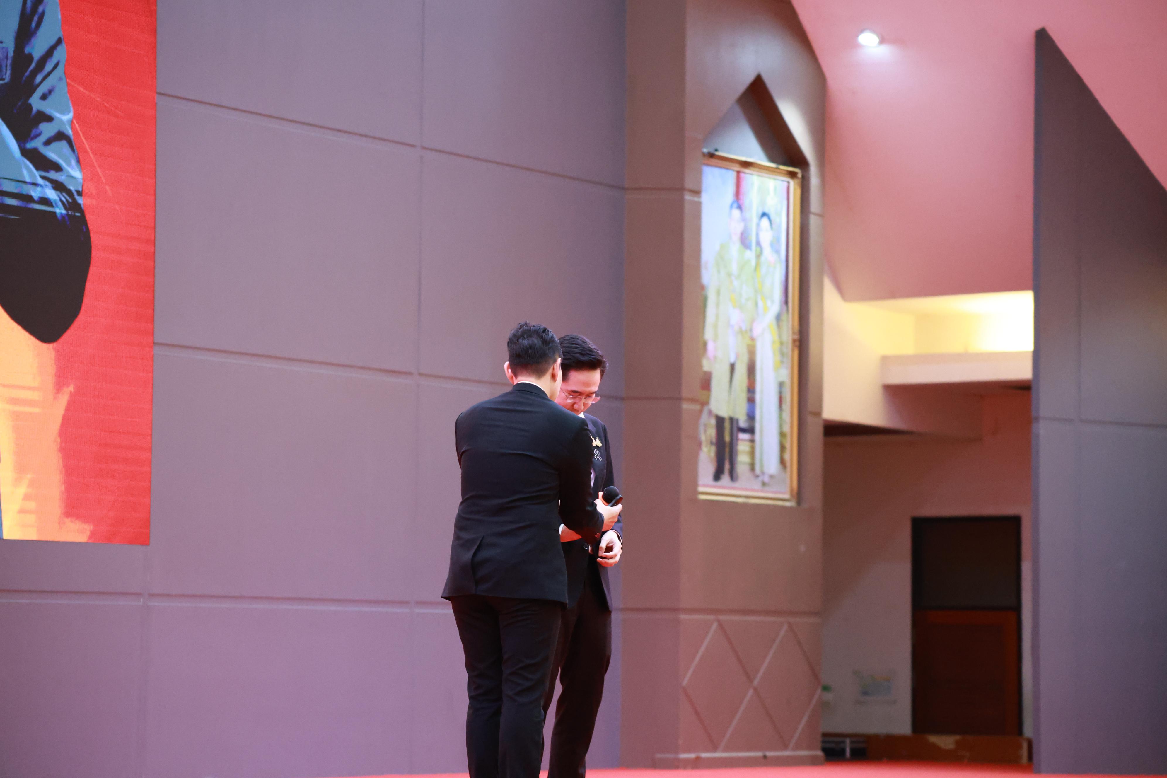 400. การขับเคลื่อนมหาวิทยาลัยราชภัฏสู่การเป็นคลังสมองของจังหวัดด้วยการผลิตบัณฑิต วิจัยและนวัตกรรมที่ตอบโจทย์พื้นที่