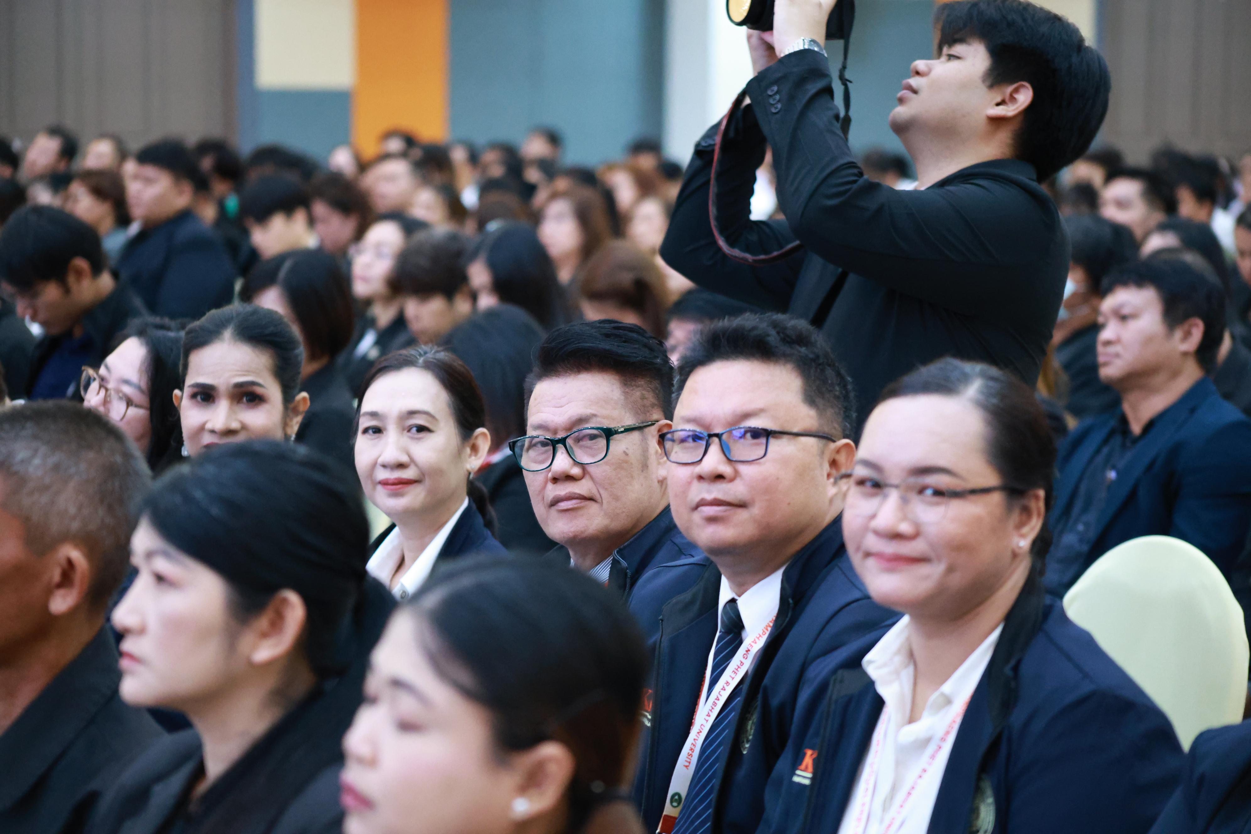 410. การขับเคลื่อนมหาวิทยาลัยราชภัฏสู่การเป็นคลังสมองของจังหวัดด้วยการผลิตบัณฑิต วิจัยและนวัตกรรมที่ตอบโจทย์พื้นที่
