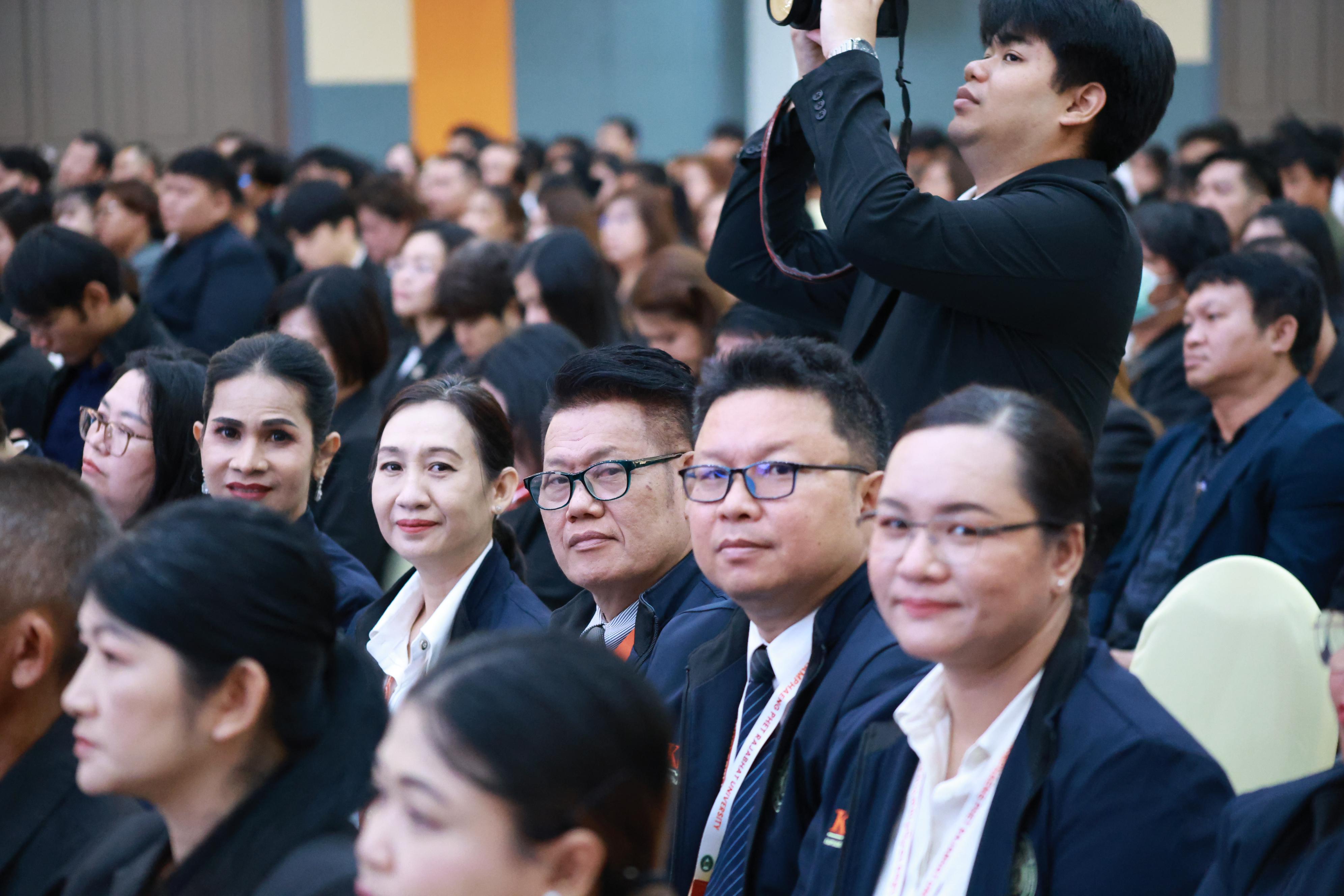 411. การขับเคลื่อนมหาวิทยาลัยราชภัฏสู่การเป็นคลังสมองของจังหวัดด้วยการผลิตบัณฑิต วิจัยและนวัตกรรมที่ตอบโจทย์พื้นที่