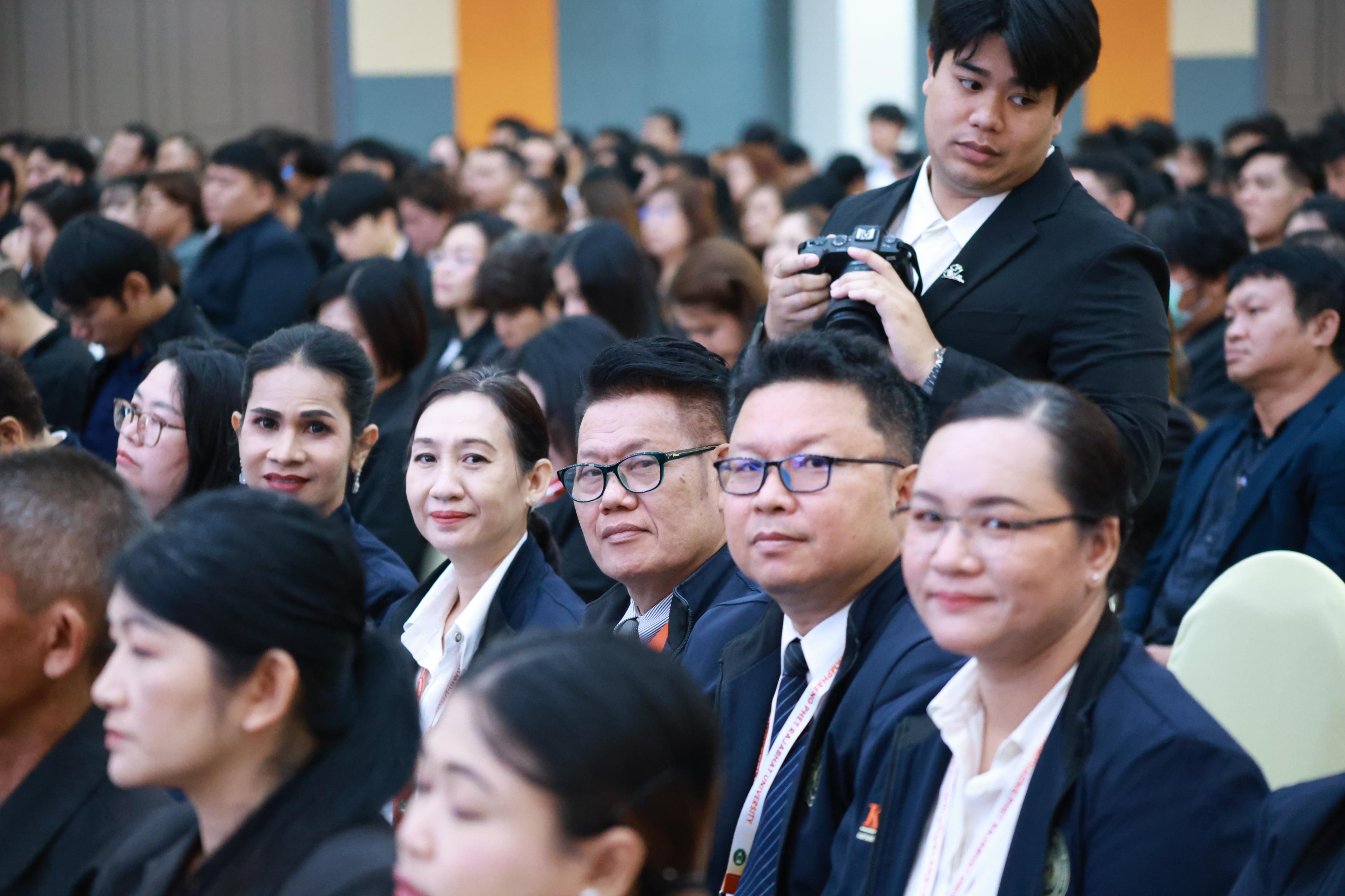 412. การขับเคลื่อนมหาวิทยาลัยราชภัฏสู่การเป็นคลังสมองของจังหวัดด้วยการผลิตบัณฑิต วิจัยและนวัตกรรมที่ตอบโจทย์พื้นที่