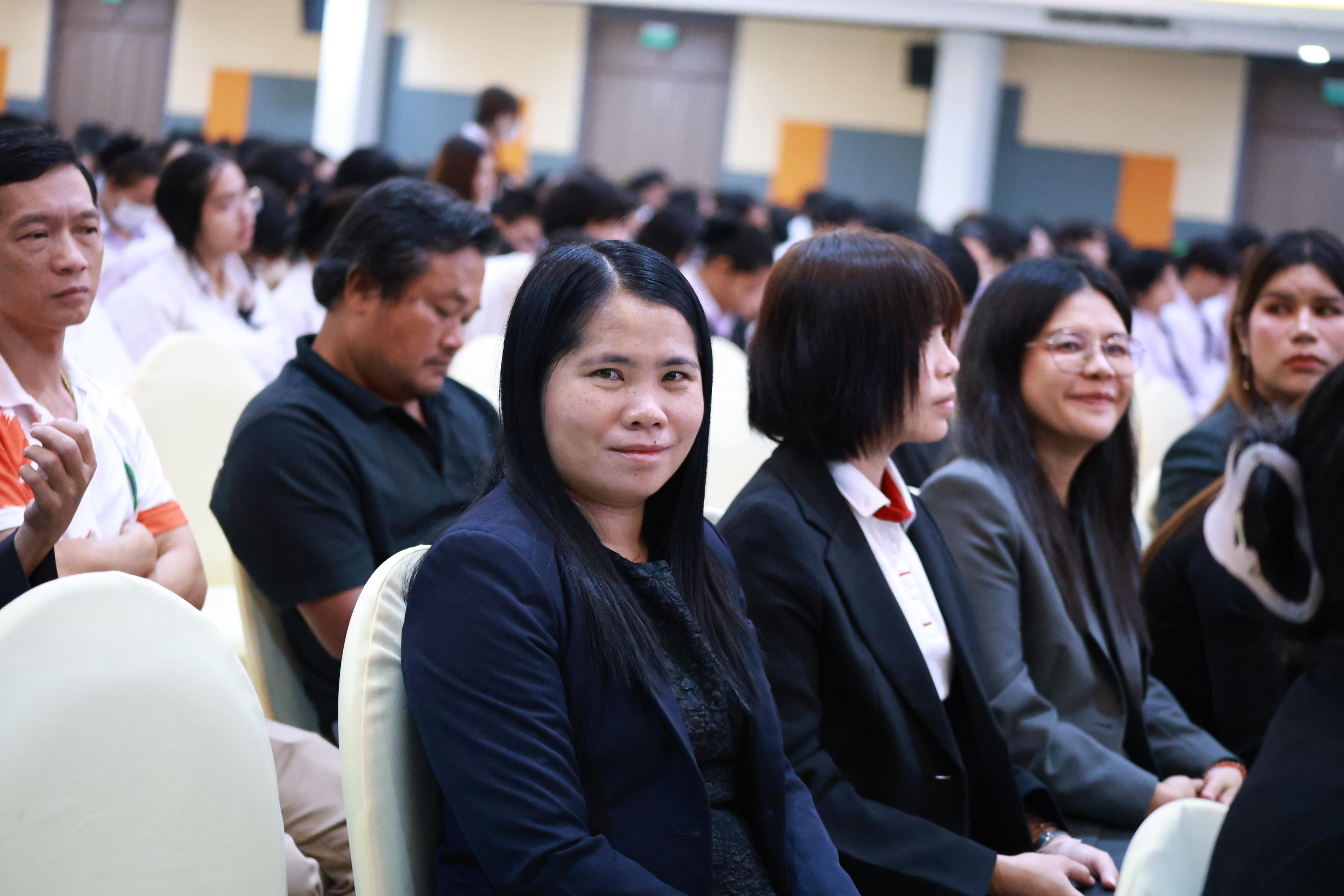 423. การขับเคลื่อนมหาวิทยาลัยราชภัฏสู่การเป็นคลังสมองของจังหวัดด้วยการผลิตบัณฑิต วิจัยและนวัตกรรมที่ตอบโจทย์พื้นที่