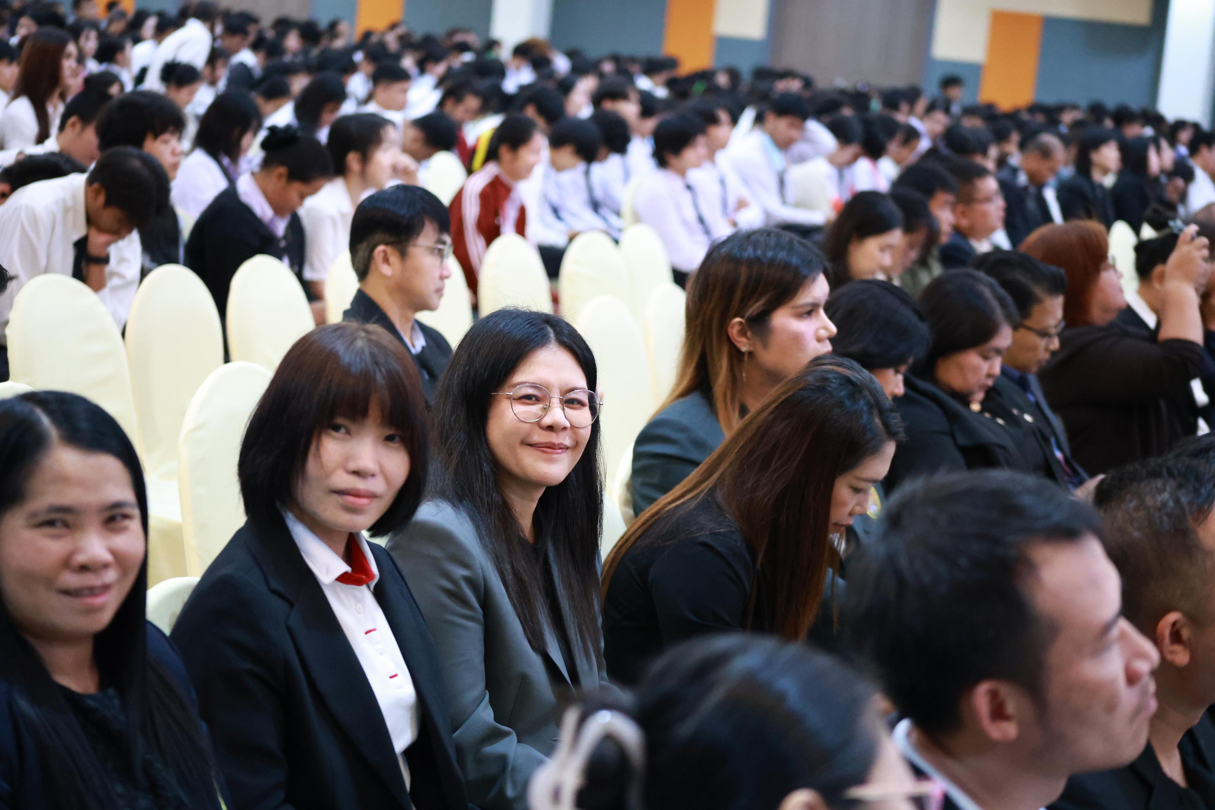 425. การขับเคลื่อนมหาวิทยาลัยราชภัฏสู่การเป็นคลังสมองของจังหวัดด้วยการผลิตบัณฑิต วิจัยและนวัตกรรมที่ตอบโจทย์พื้นที่
