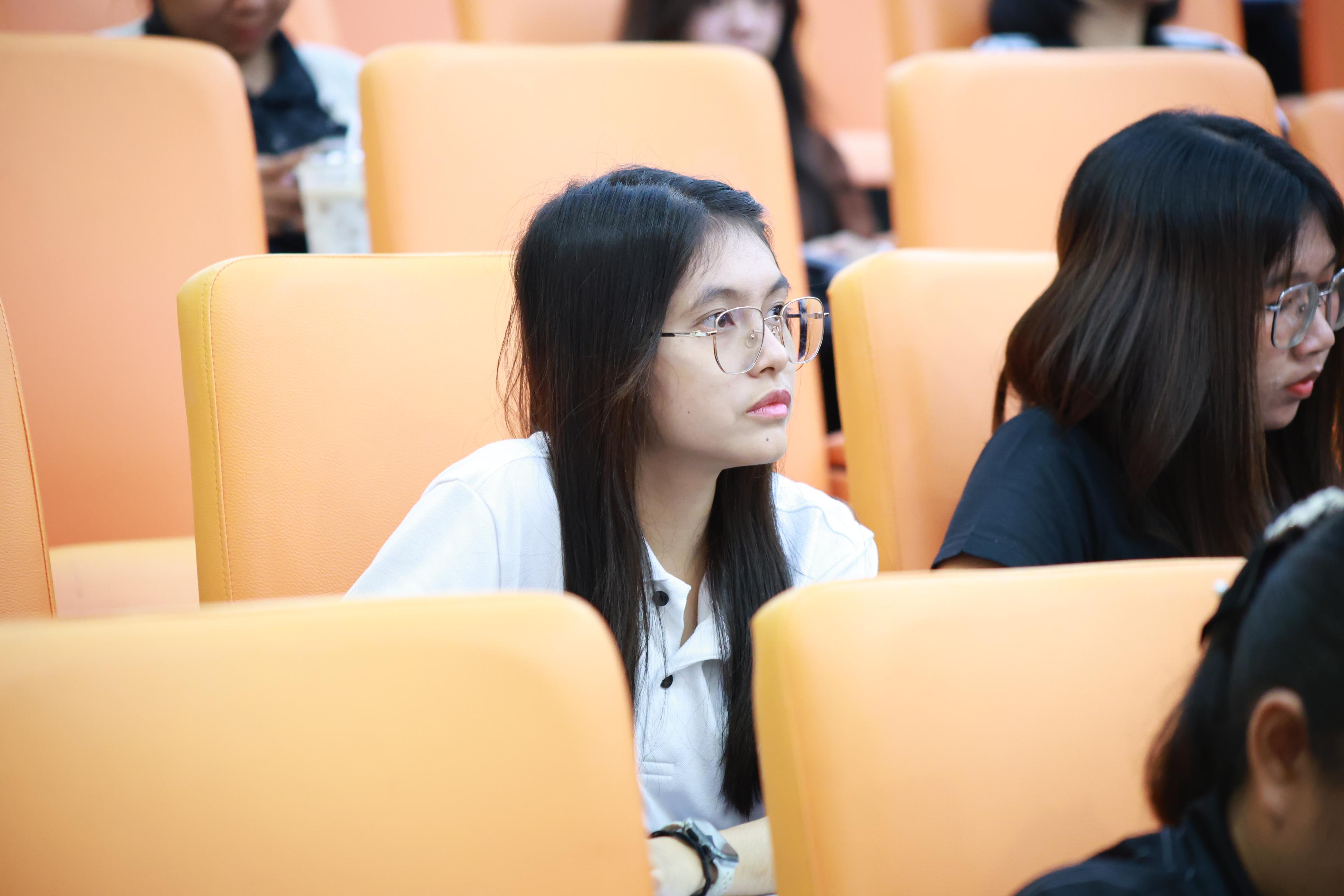 30. กิจกรรมปฐมนิเทศก่อนออกฝึกประสบการณ์วิชาชีพของนักศึกษาหลักสูตรประกาศนียบัตรบัณฑิต สาขาวิชาชีพครู