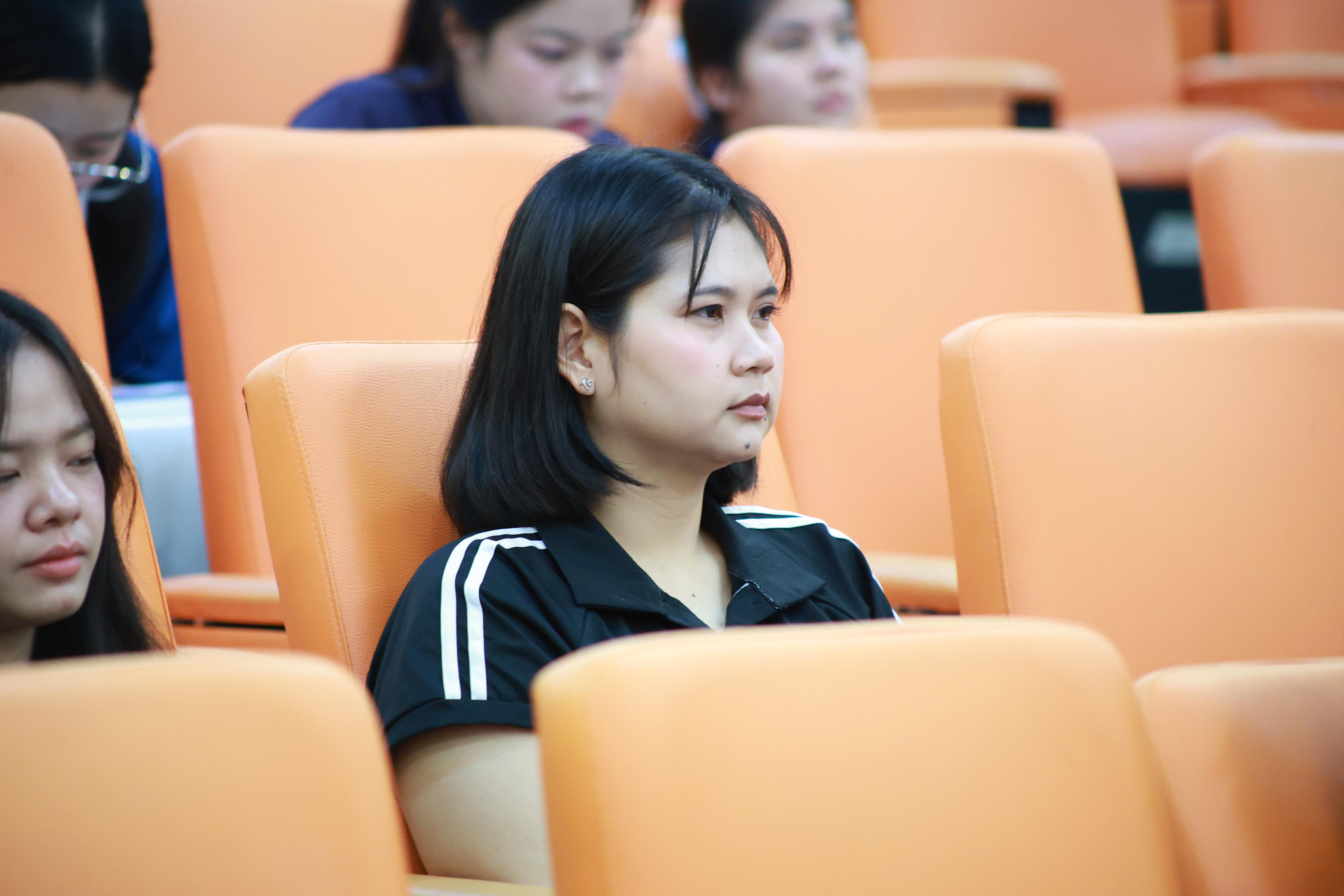 31. กิจกรรมปฐมนิเทศก่อนออกฝึกประสบการณ์วิชาชีพของนักศึกษาหลักสูตรประกาศนียบัตรบัณฑิต สาขาวิชาชีพครู