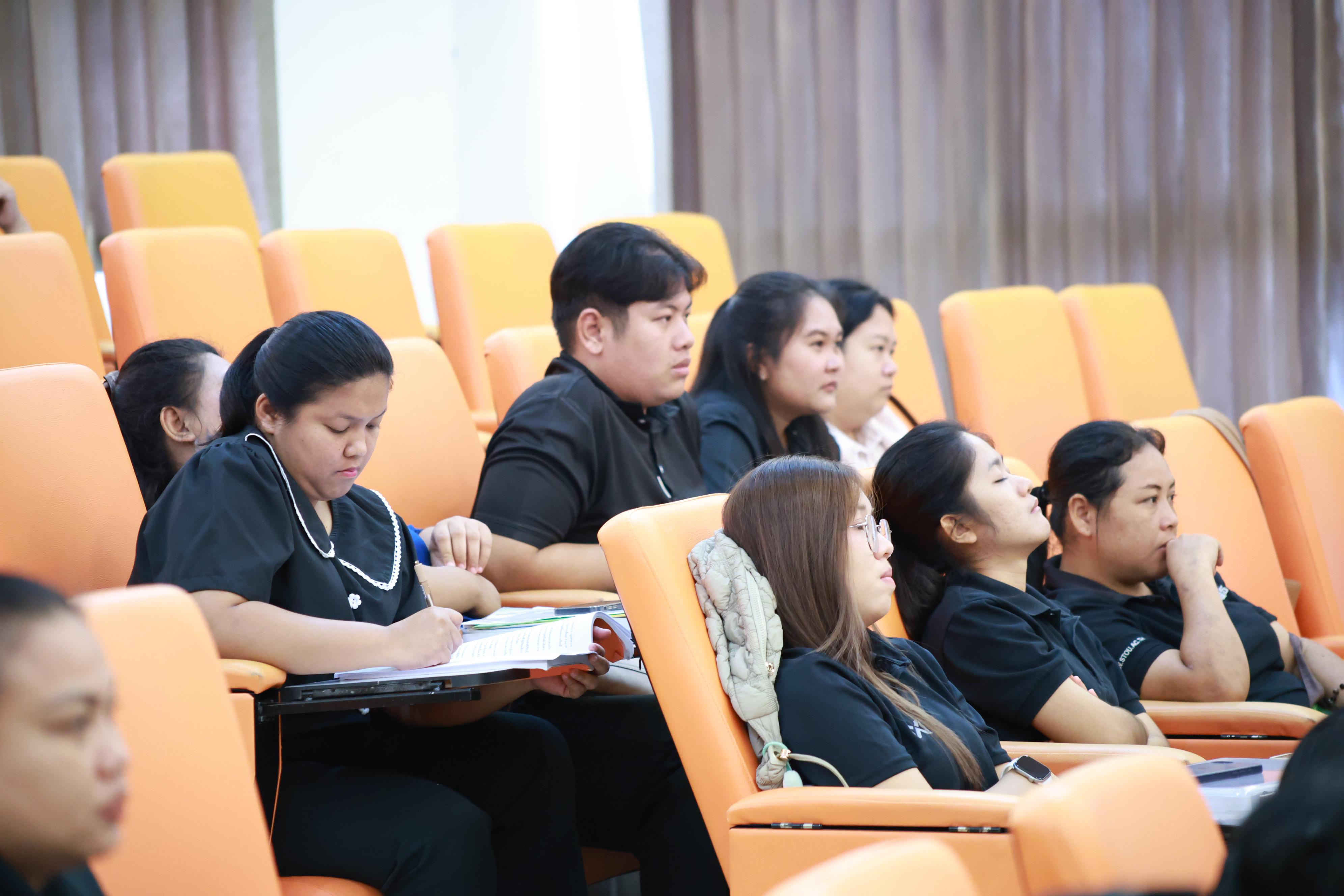 34. กิจกรรมปฐมนิเทศก่อนออกฝึกประสบการณ์วิชาชีพของนักศึกษาหลักสูตรประกาศนียบัตรบัณฑิต สาขาวิชาชีพครู