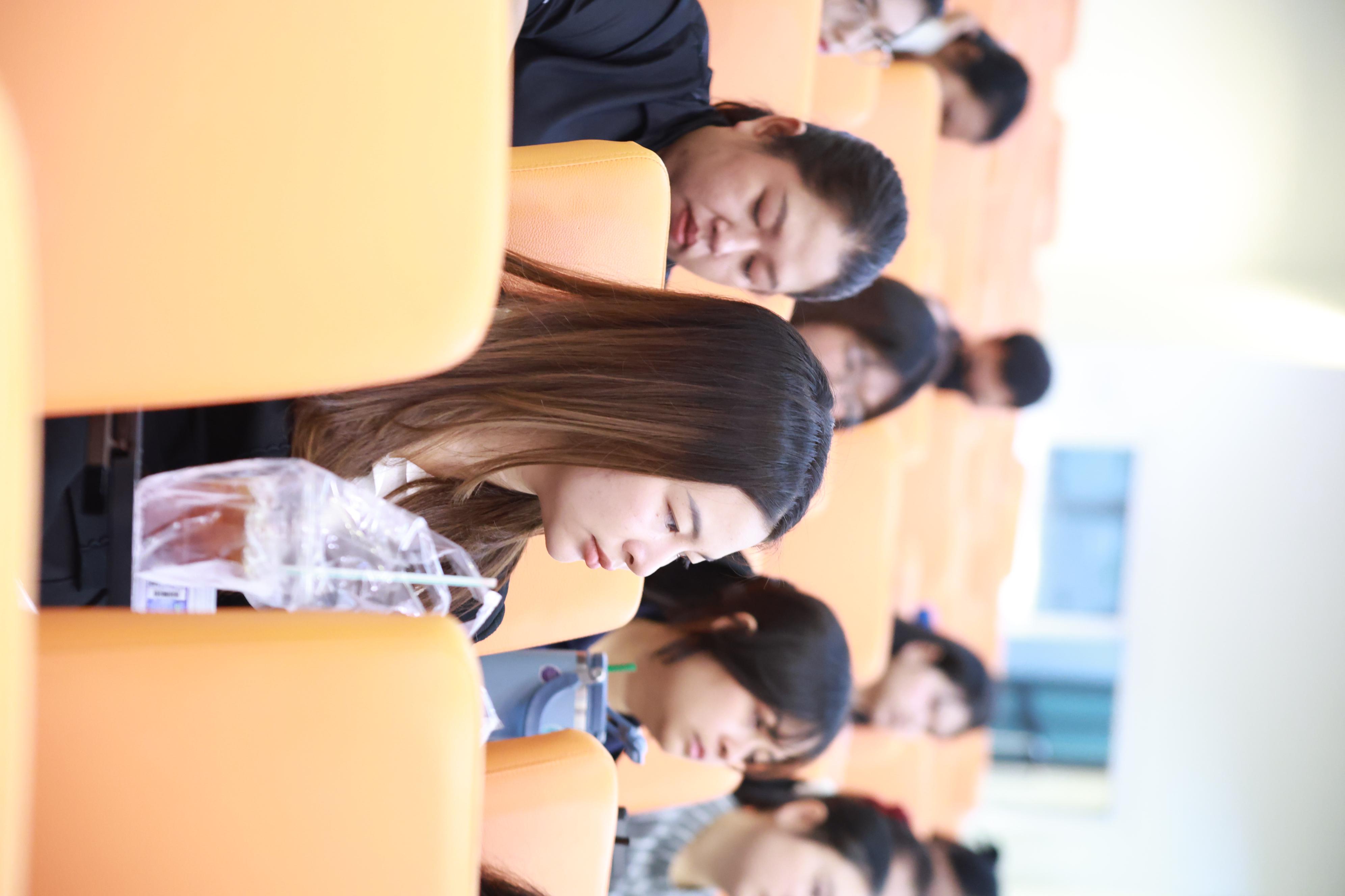 37. กิจกรรมปฐมนิเทศก่อนออกฝึกประสบการณ์วิชาชีพของนักศึกษาหลักสูตรประกาศนียบัตรบัณฑิต สาขาวิชาชีพครู
