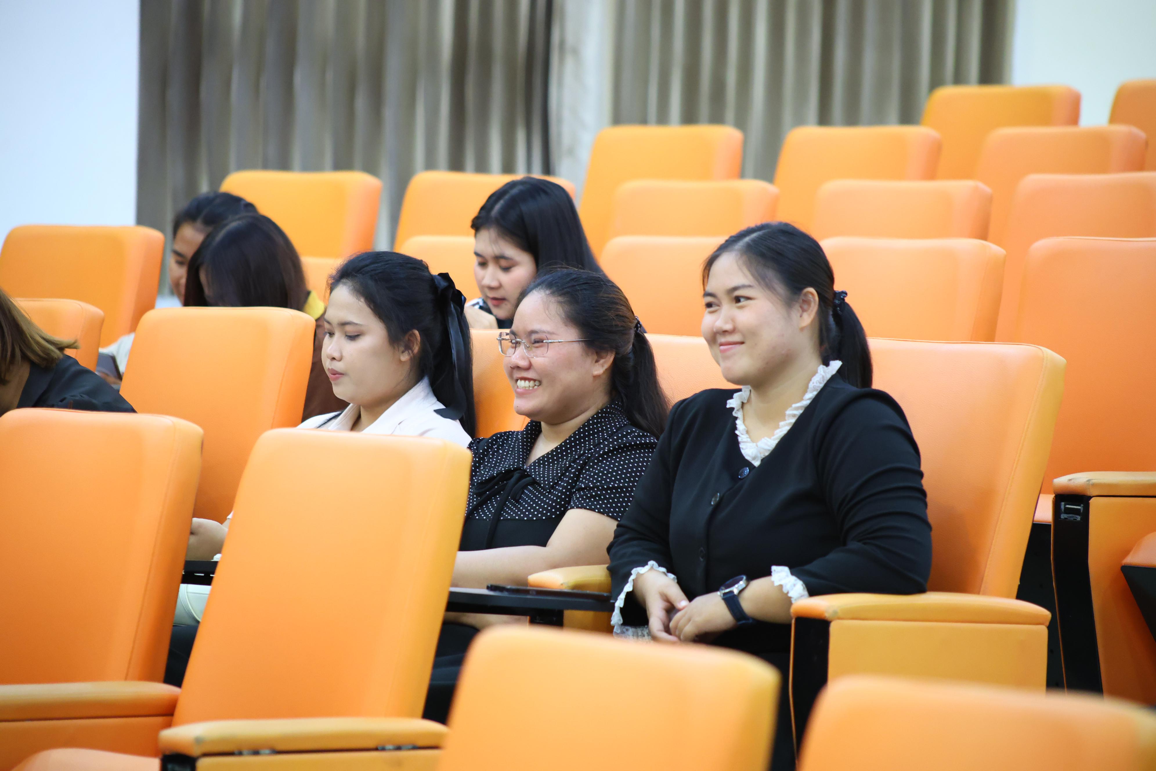54. กิจกรรมปฐมนิเทศก่อนออกฝึกประสบการณ์วิชาชีพของนักศึกษาหลักสูตรประกาศนียบัตรบัณฑิต สาขาวิชาชีพครู