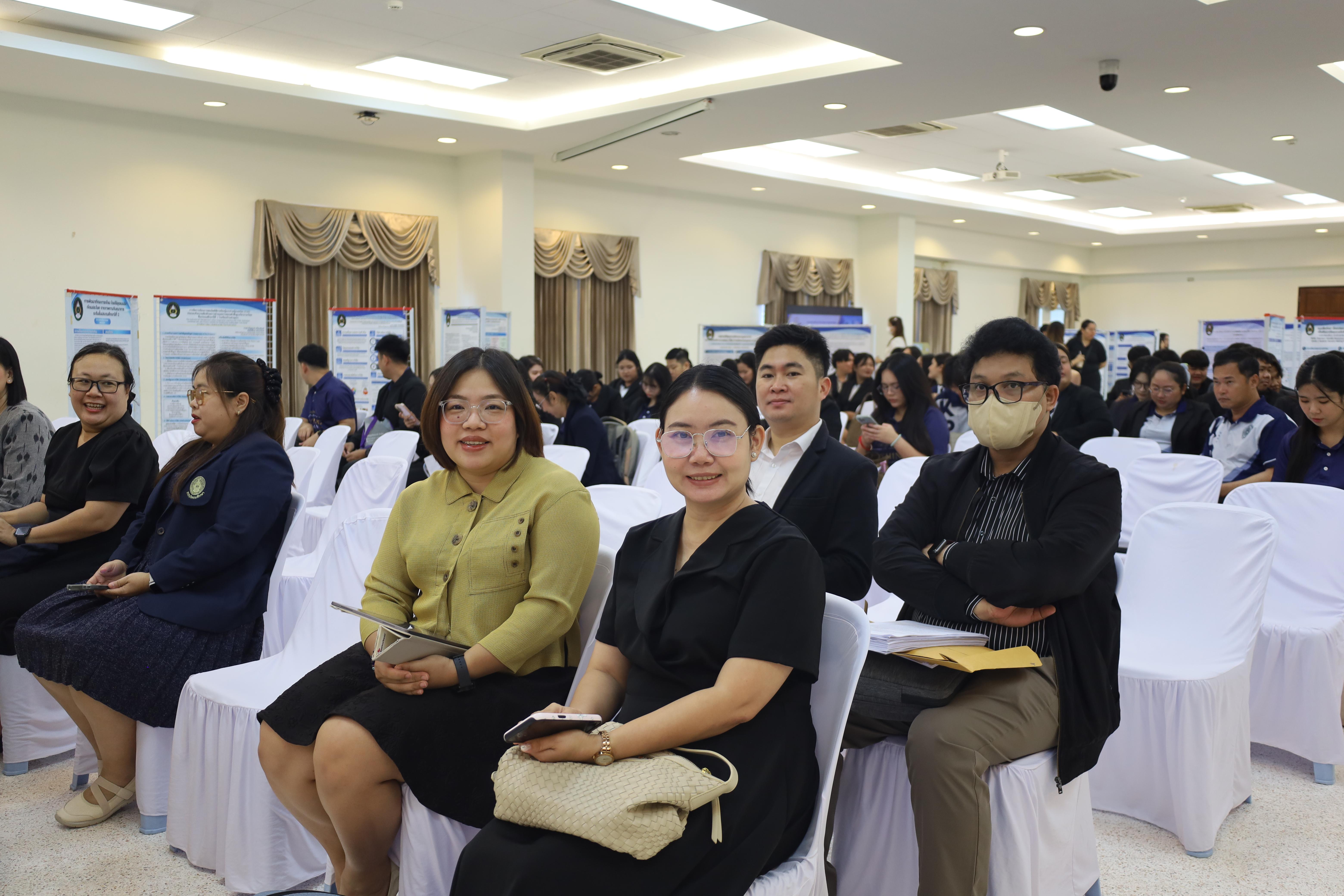 2. กิจกกรรมสัมมนาเป็นหมู่คณะหลังการฝึกประสบการณ์วิชาชีพครูและนำเสนอนวัฒกรรมการจัดการเรียนการสอน