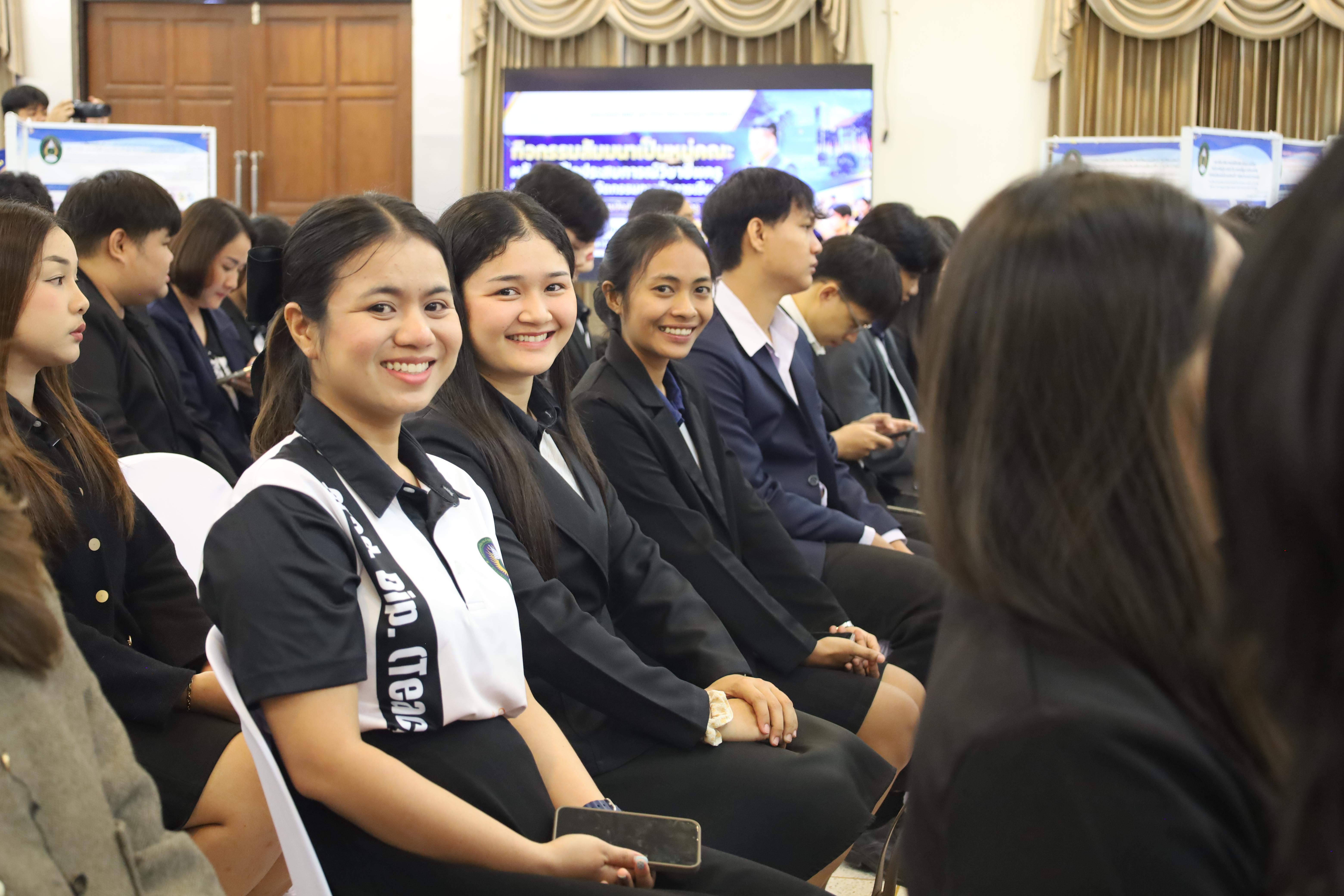 20. กิจกกรรมสัมมนาเป็นหมู่คณะหลังการฝึกประสบการณ์วิชาชีพครูและนำเสนอนวัฒกรรมการจัดการเรียนการสอน