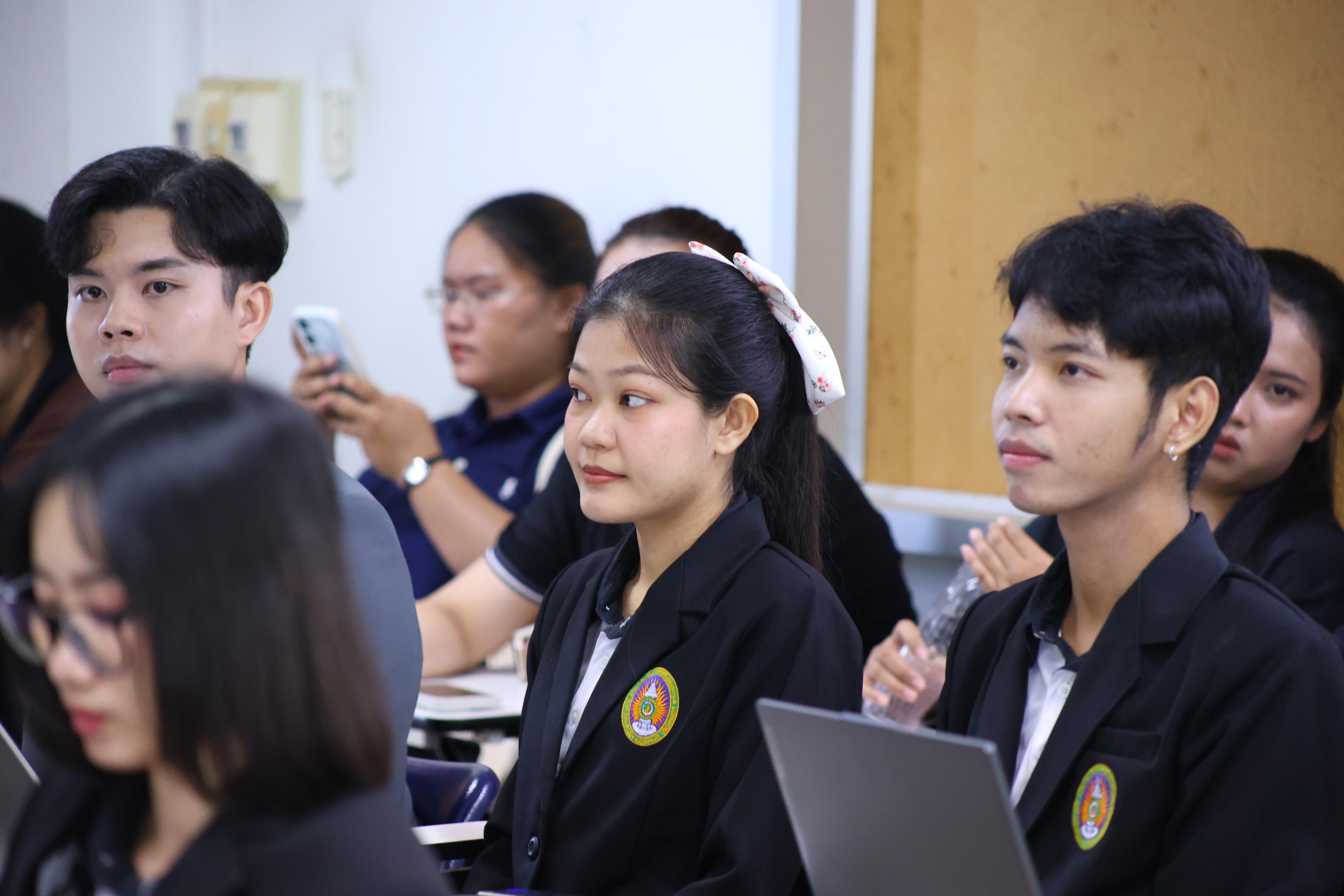129. กิจกกรรมสัมมนาเป็นหมู่คณะหลังการฝึกประสบการณ์วิชาชีพครูและนำเสนอนวัฒกรรมการจัดการเรียนการสอน