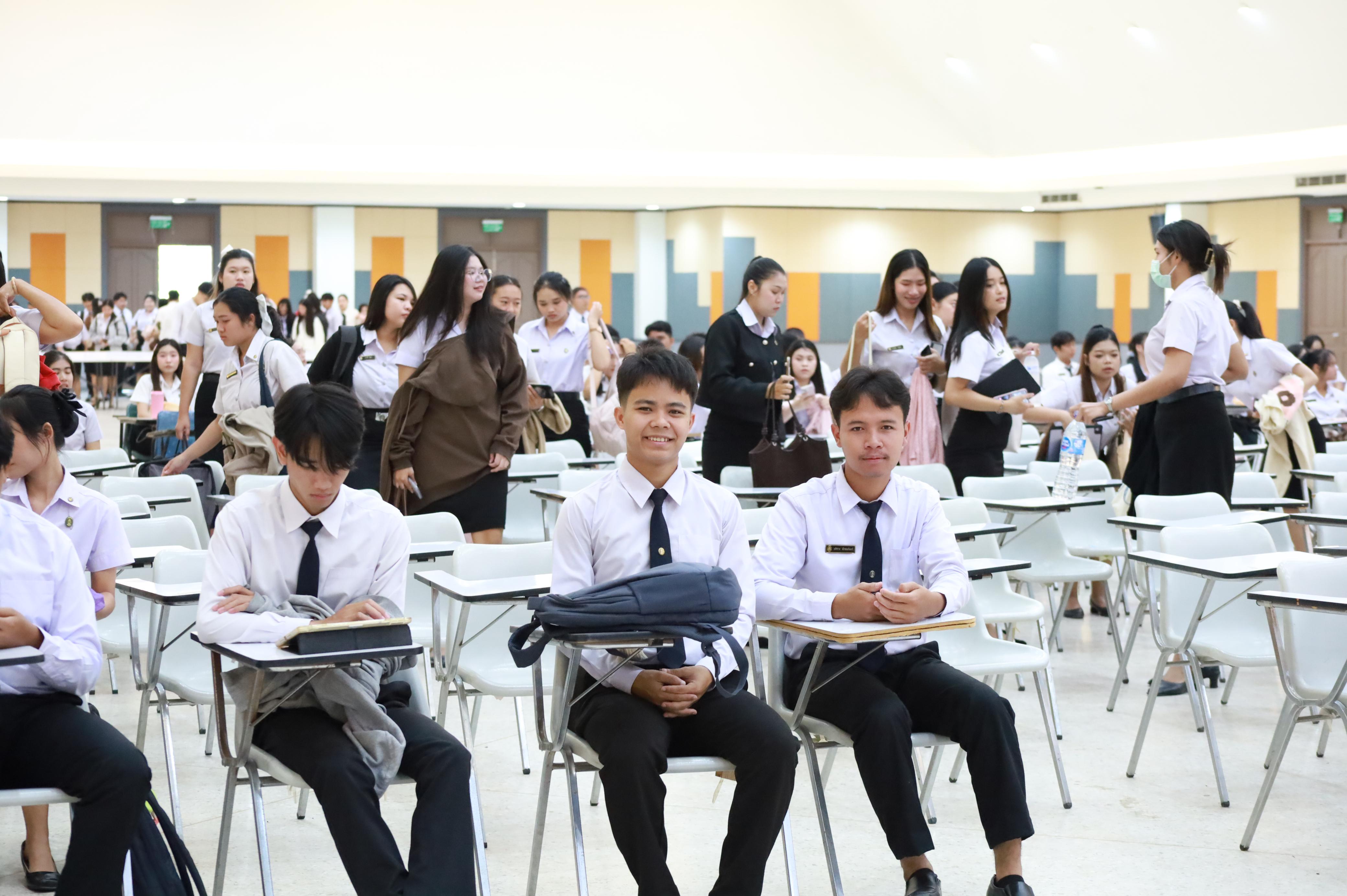 4. กิจกรรมอบรมสัมนาเชิงปฏิบัติการเขียนบทความและนำเสนอนวัฒกรรมทางการศึกษาสำหรับนักศึกชั้นปีที่ 4 (ครูนักนวัฒกรรม)
