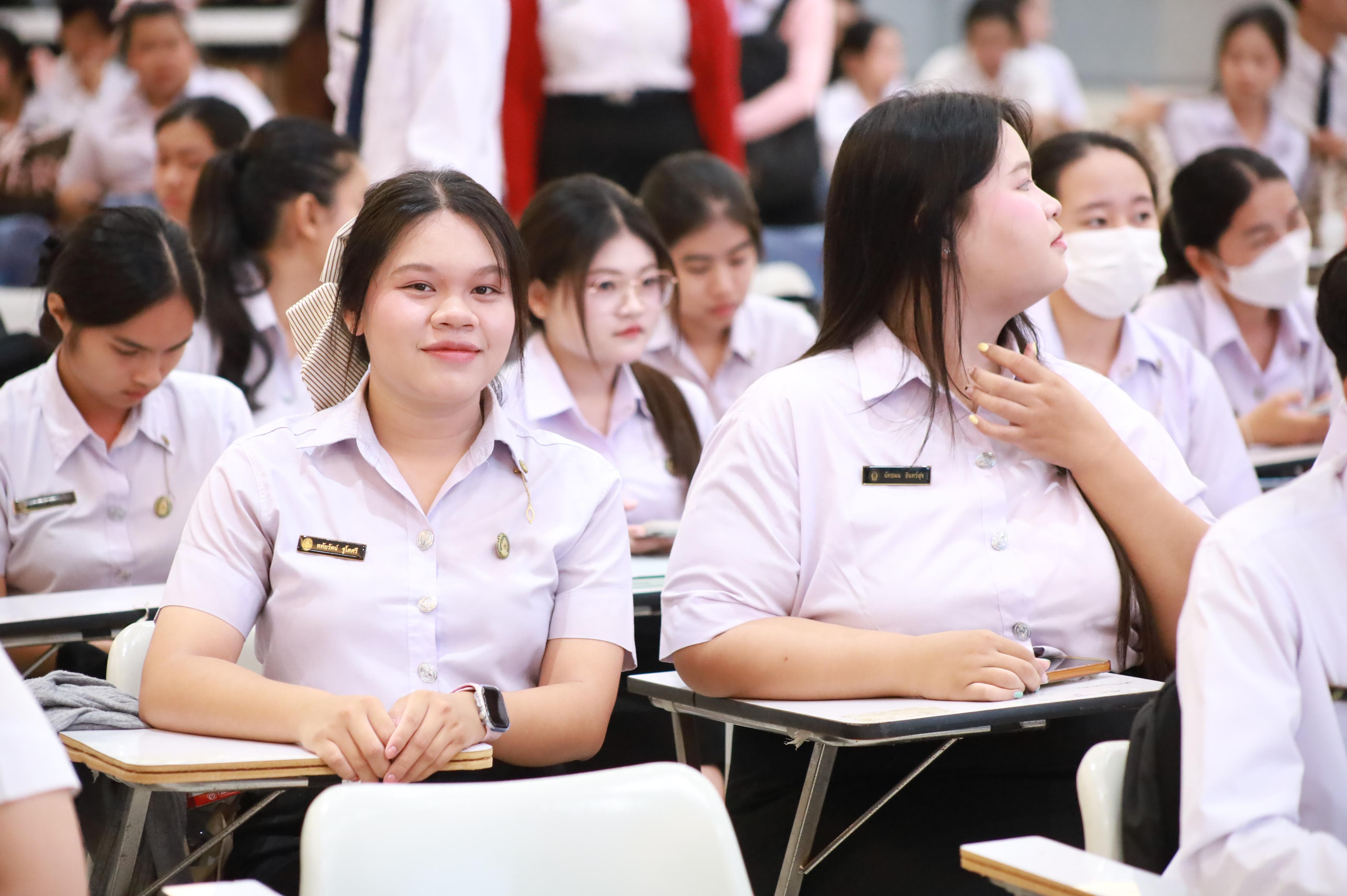 5. กิจกรรมอบรมสัมนาเชิงปฏิบัติการเขียนบทความและนำเสนอนวัฒกรรมทางการศึกษาสำหรับนักศึกชั้นปีที่ 4 (ครูนักนวัฒกรรม)