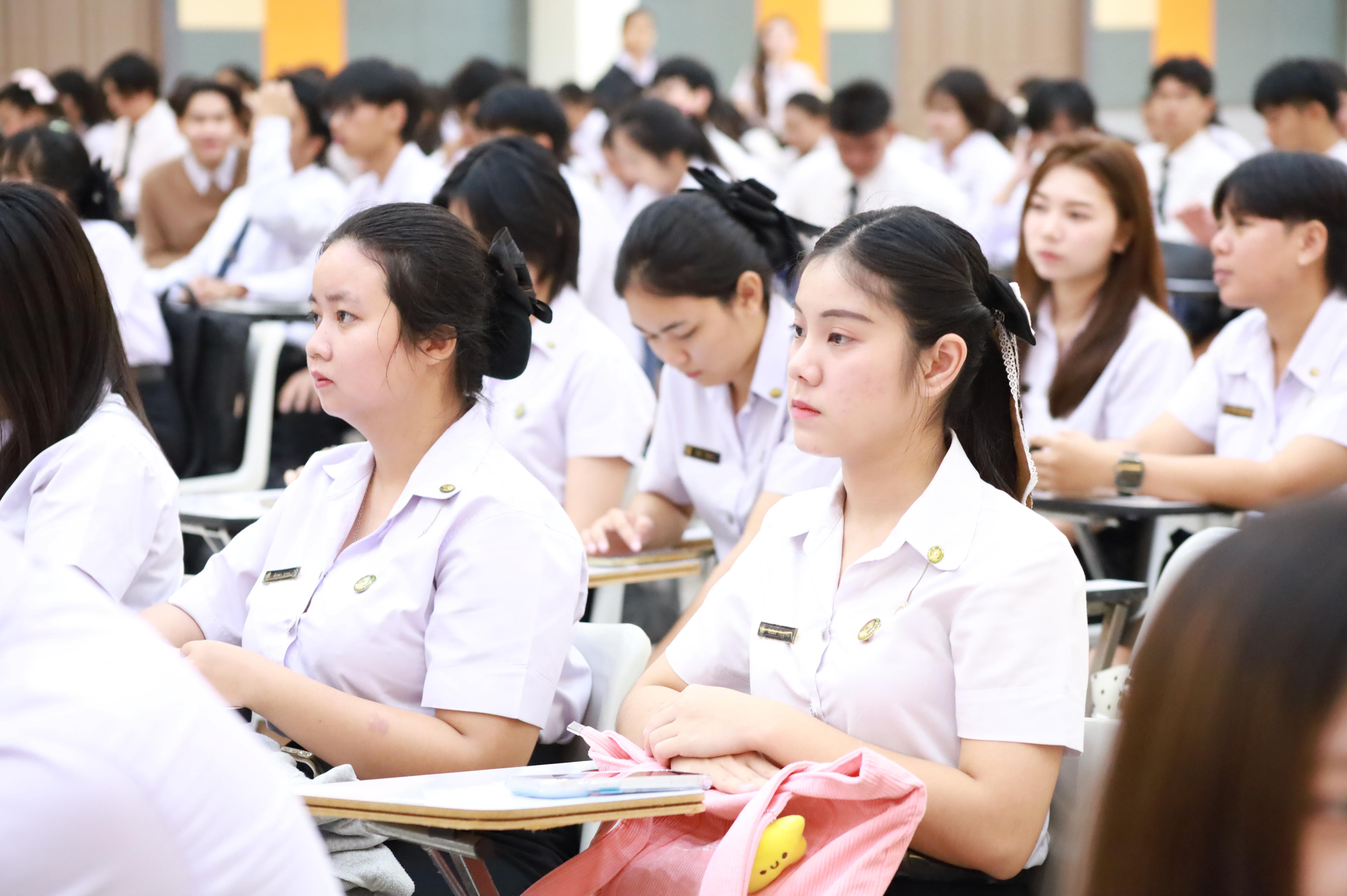 36. กิจกรรมอบรมสัมนาเชิงปฏิบัติการเขียนบทความและนำเสนอนวัฒกรรมทางการศึกษาสำหรับนักศึกชั้นปีที่ 4 (ครูนักนวัฒกรรม)