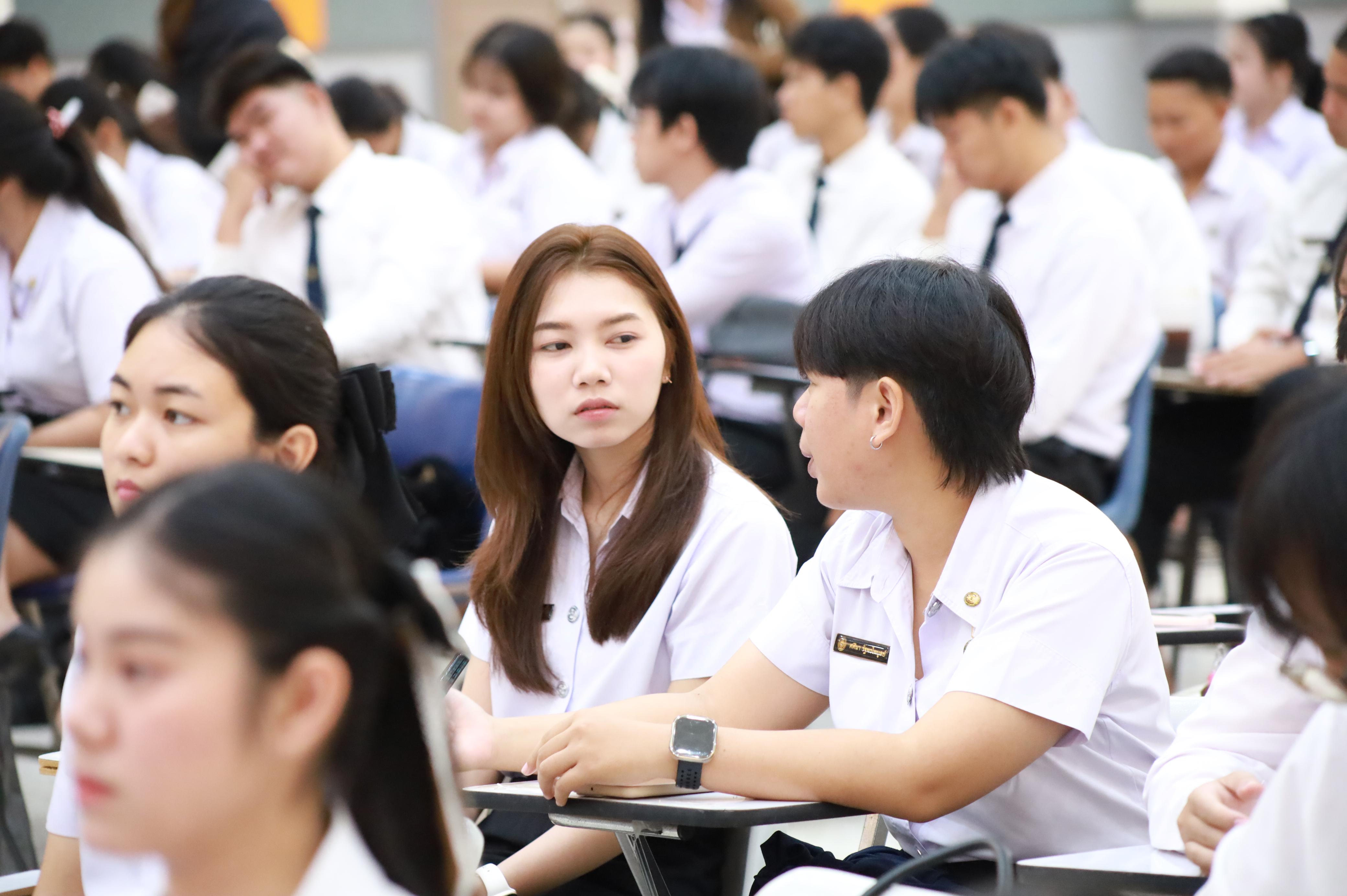37. กิจกรรมอบรมสัมนาเชิงปฏิบัติการเขียนบทความและนำเสนอนวัฒกรรมทางการศึกษาสำหรับนักศึกชั้นปีที่ 4 (ครูนักนวัฒกรรม)