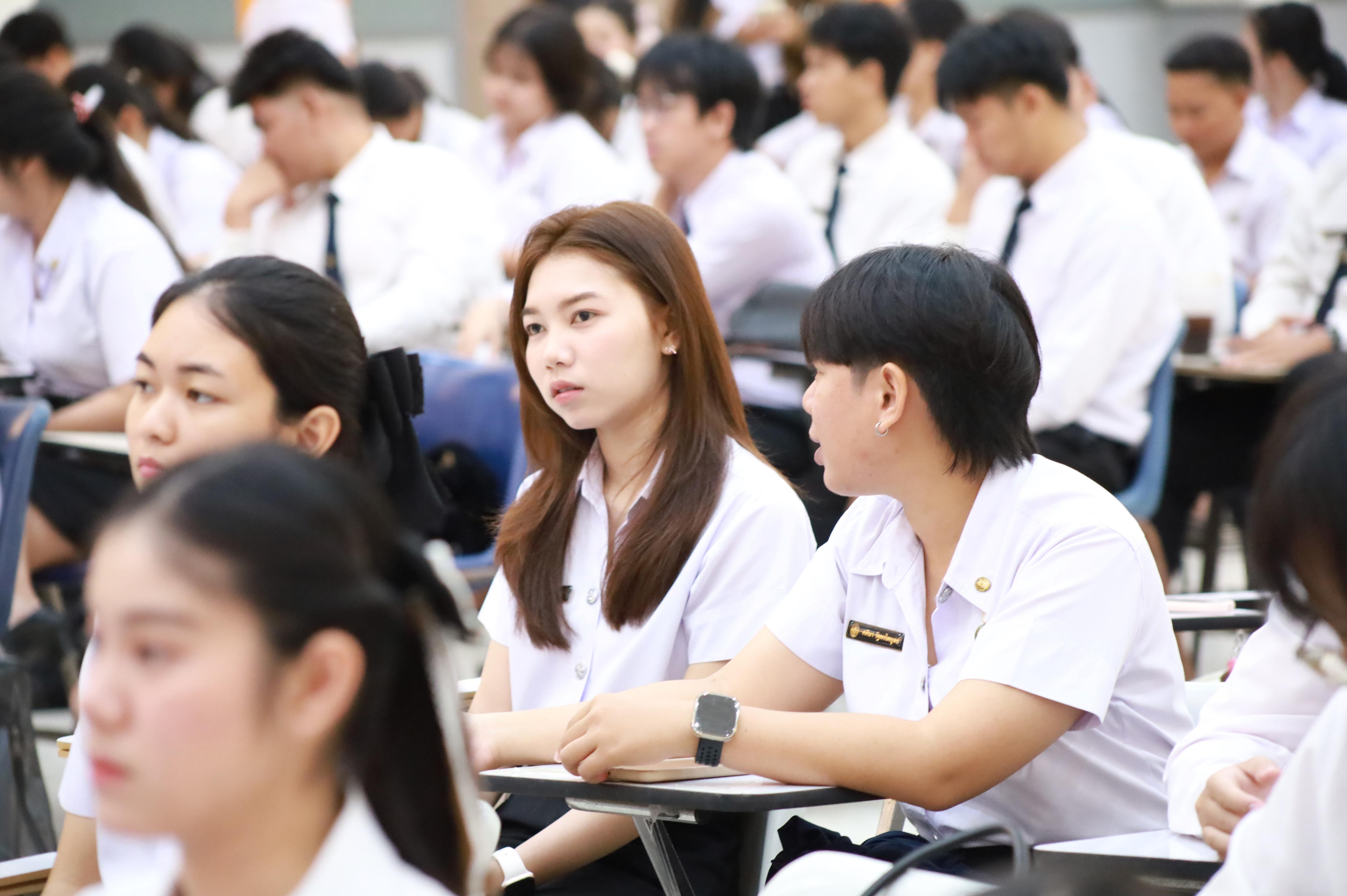 38. กิจกรรมอบรมสัมนาเชิงปฏิบัติการเขียนบทความและนำเสนอนวัฒกรรมทางการศึกษาสำหรับนักศึกชั้นปีที่ 4 (ครูนักนวัฒกรรม)