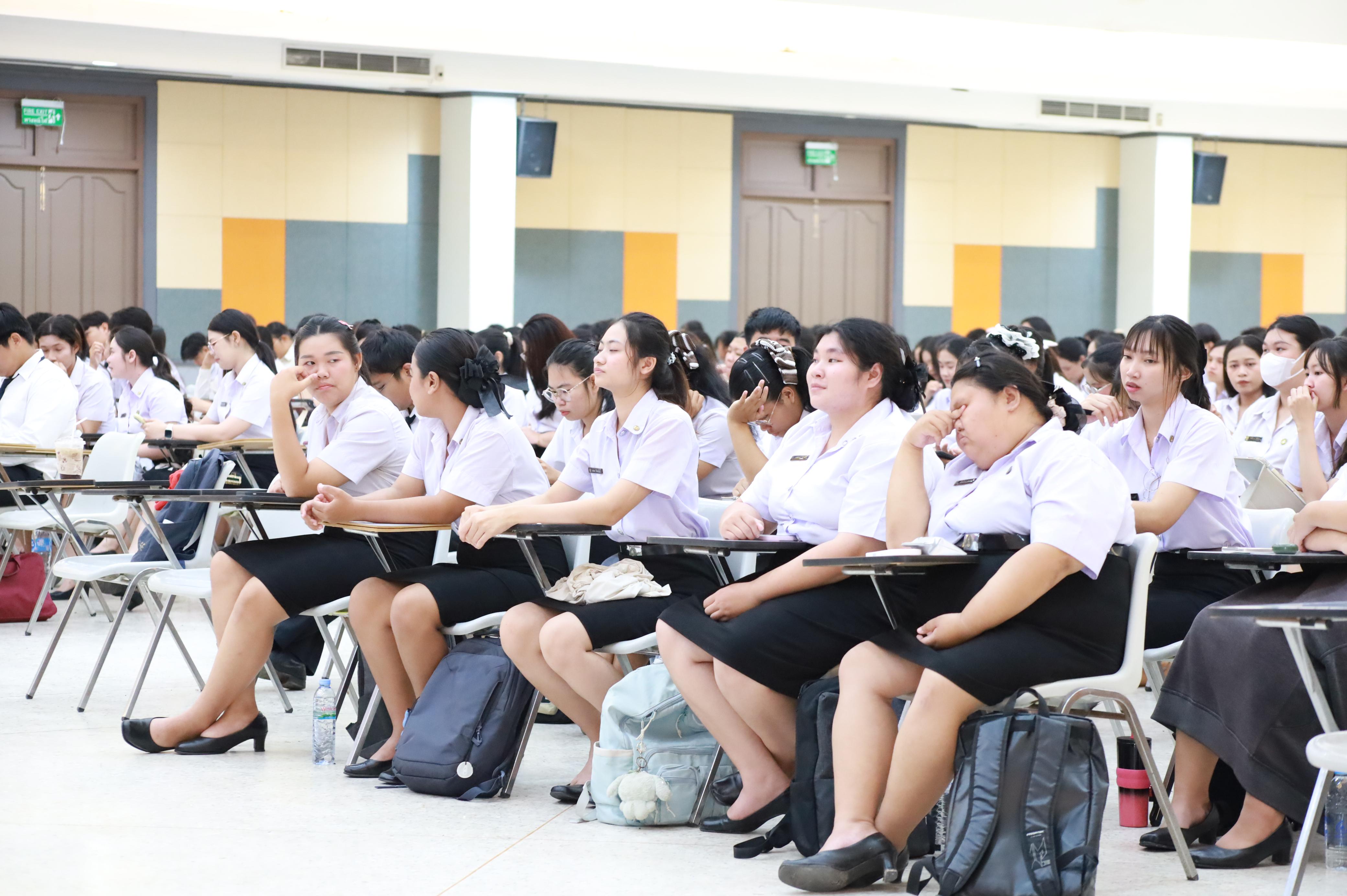44. กิจกรรมอบรมสัมนาเชิงปฏิบัติการเขียนบทความและนำเสนอนวัฒกรรมทางการศึกษาสำหรับนักศึกชั้นปีที่ 4 (ครูนักนวัฒกรรม)