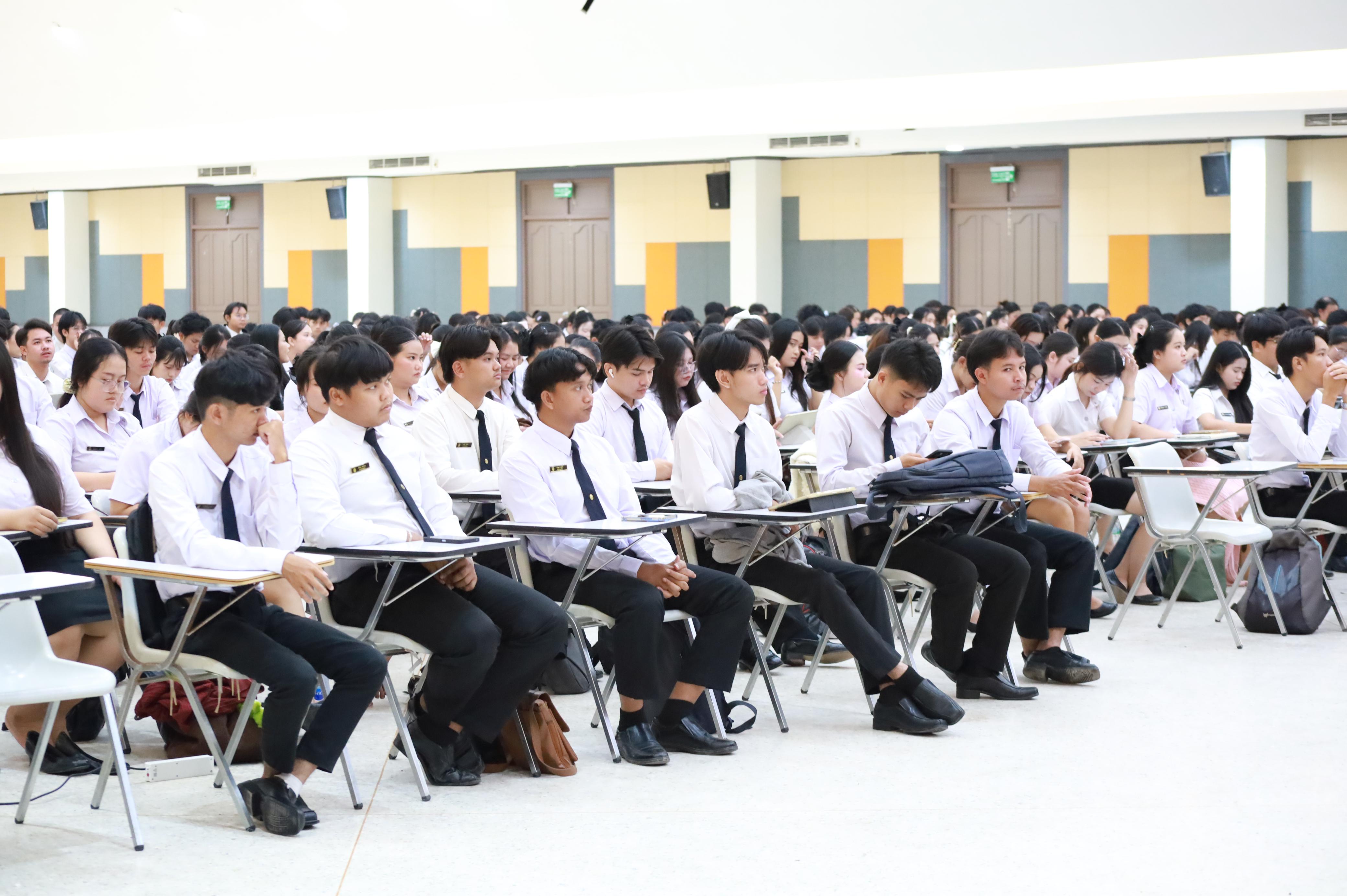 46. กิจกรรมอบรมสัมนาเชิงปฏิบัติการเขียนบทความและนำเสนอนวัฒกรรมทางการศึกษาสำหรับนักศึกชั้นปีที่ 4 (ครูนักนวัฒกรรม)