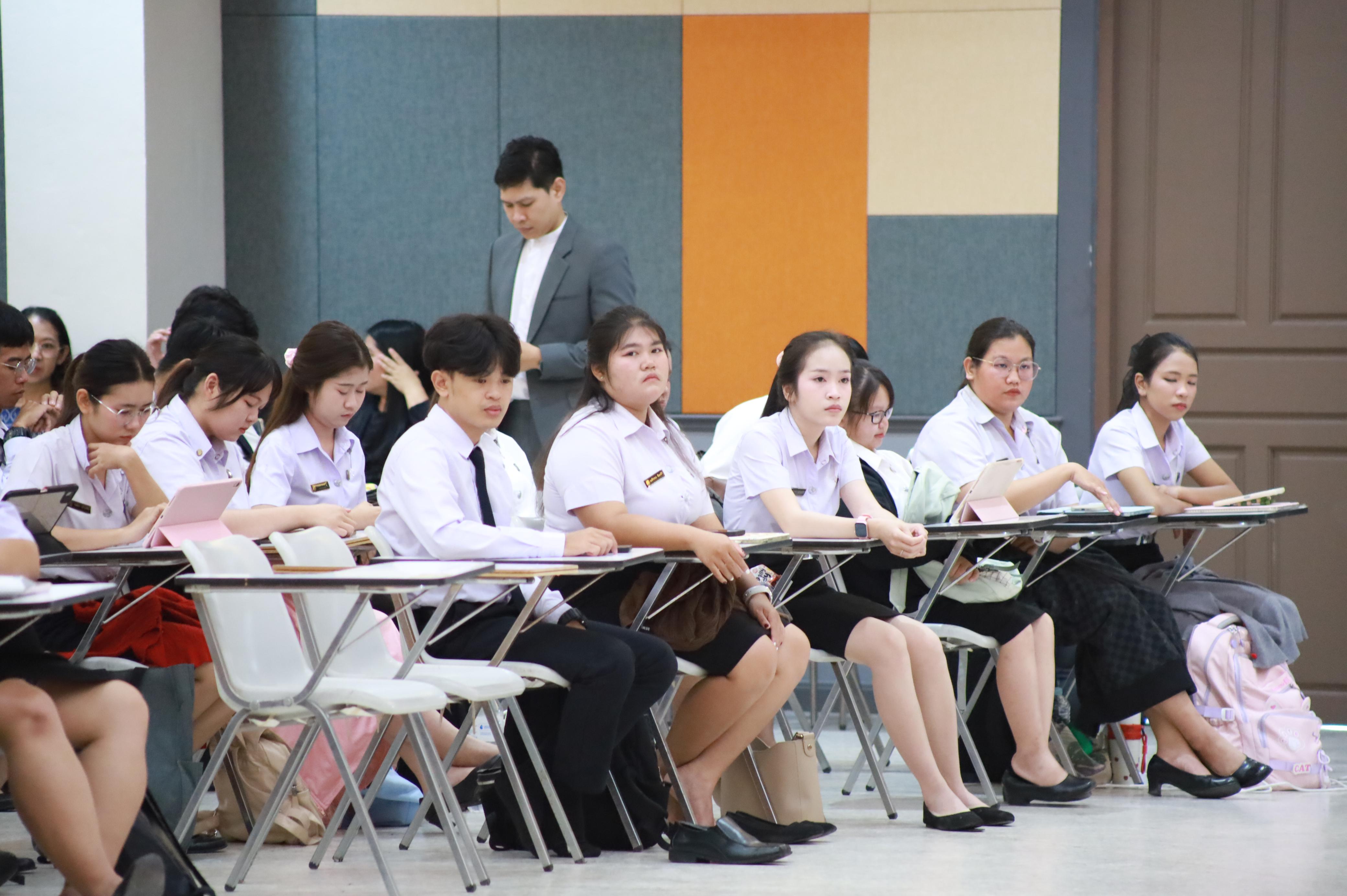 48. กิจกรรมอบรมสัมนาเชิงปฏิบัติการเขียนบทความและนำเสนอนวัฒกรรมทางการศึกษาสำหรับนักศึกชั้นปีที่ 4 (ครูนักนวัฒกรรม)