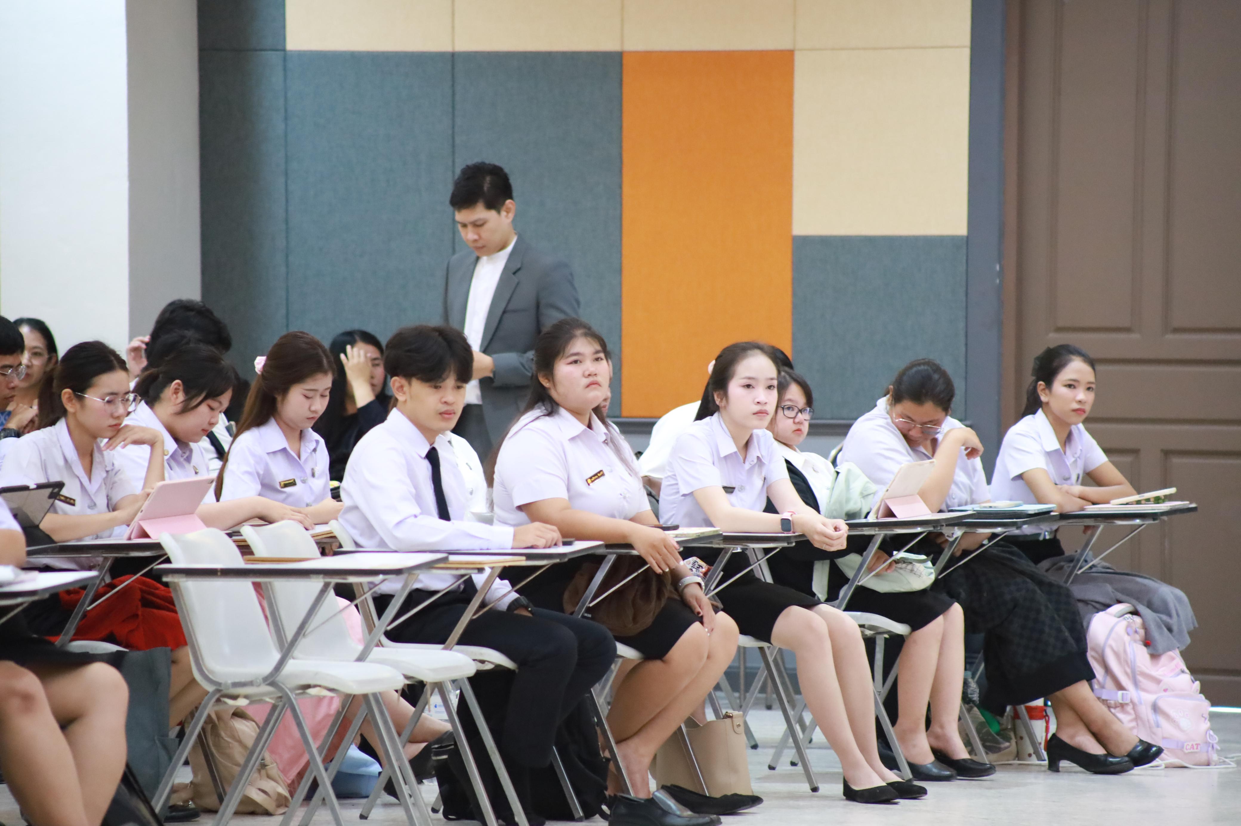 49. กิจกรรมอบรมสัมนาเชิงปฏิบัติการเขียนบทความและนำเสนอนวัฒกรรมทางการศึกษาสำหรับนักศึกชั้นปีที่ 4 (ครูนักนวัฒกรรม)