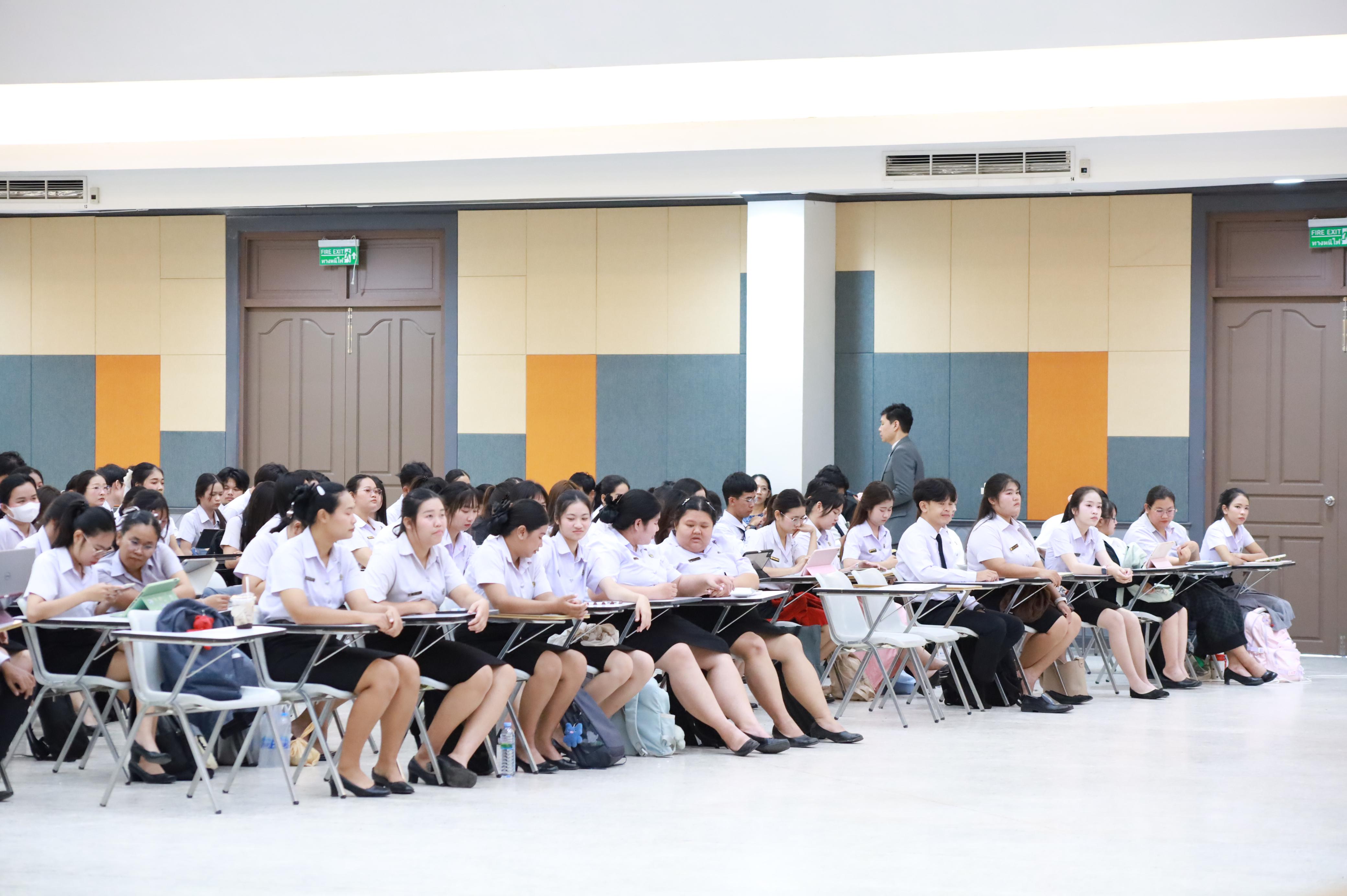 50. กิจกรรมอบรมสัมนาเชิงปฏิบัติการเขียนบทความและนำเสนอนวัฒกรรมทางการศึกษาสำหรับนักศึกชั้นปีที่ 4 (ครูนักนวัฒกรรม)