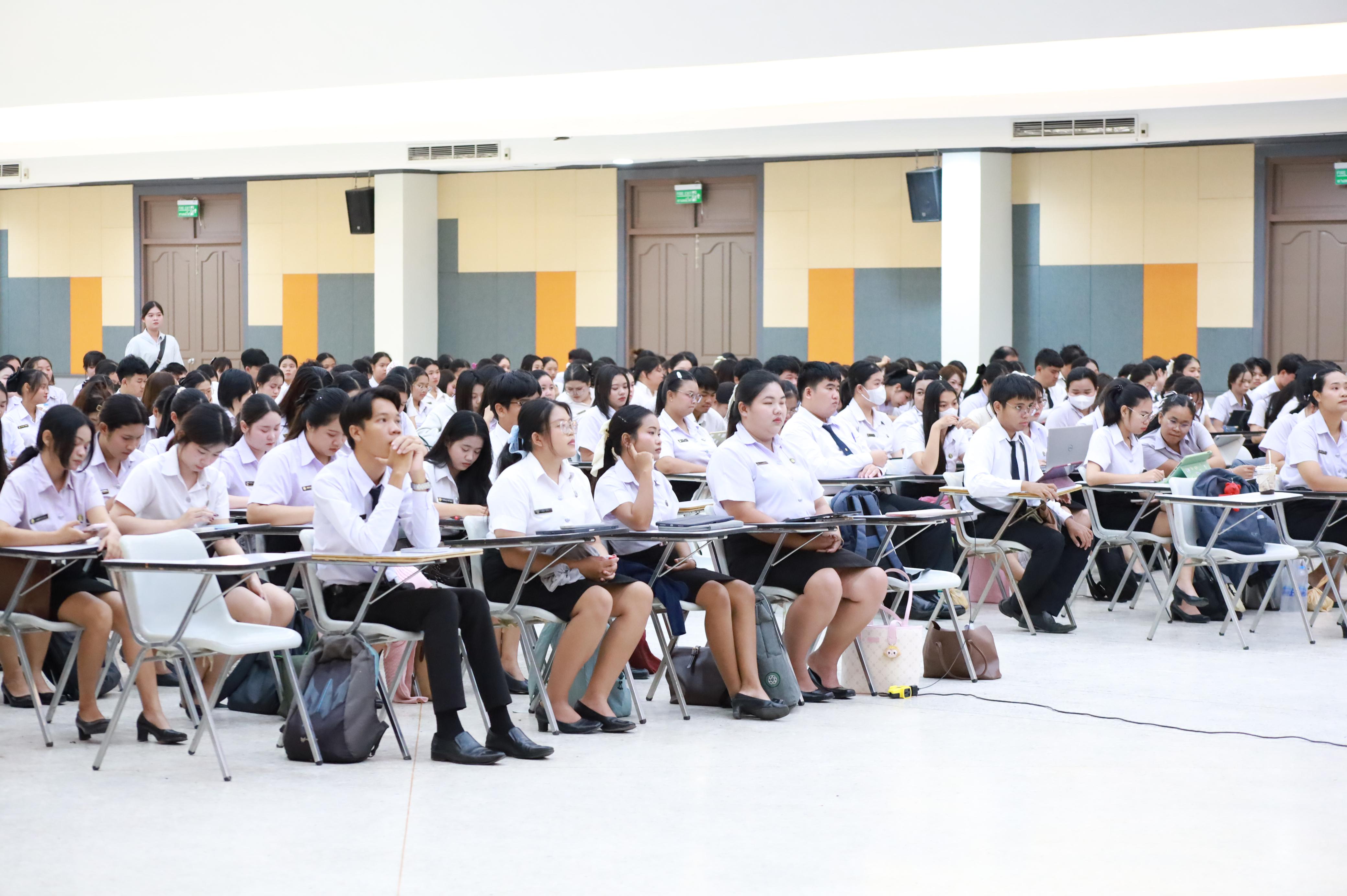51. กิจกรรมอบรมสัมนาเชิงปฏิบัติการเขียนบทความและนำเสนอนวัฒกรรมทางการศึกษาสำหรับนักศึกชั้นปีที่ 4 (ครูนักนวัฒกรรม)