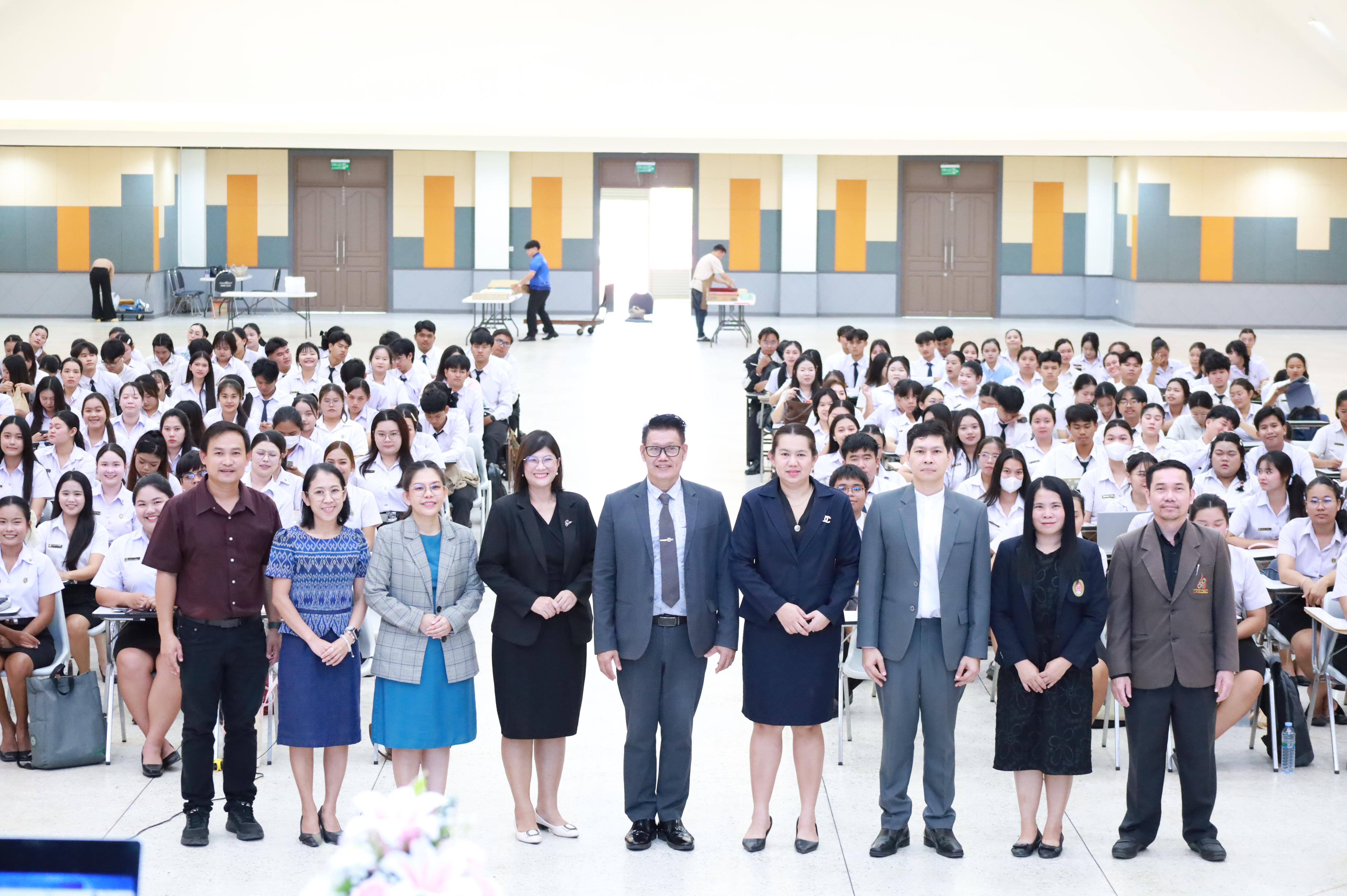 63. กิจกรรมอบรมสัมนาเชิงปฏิบัติการเขียนบทความและนำเสนอนวัฒกรรมทางการศึกษาสำหรับนักศึกชั้นปีที่ 4 (ครูนักนวัฒกรรม)