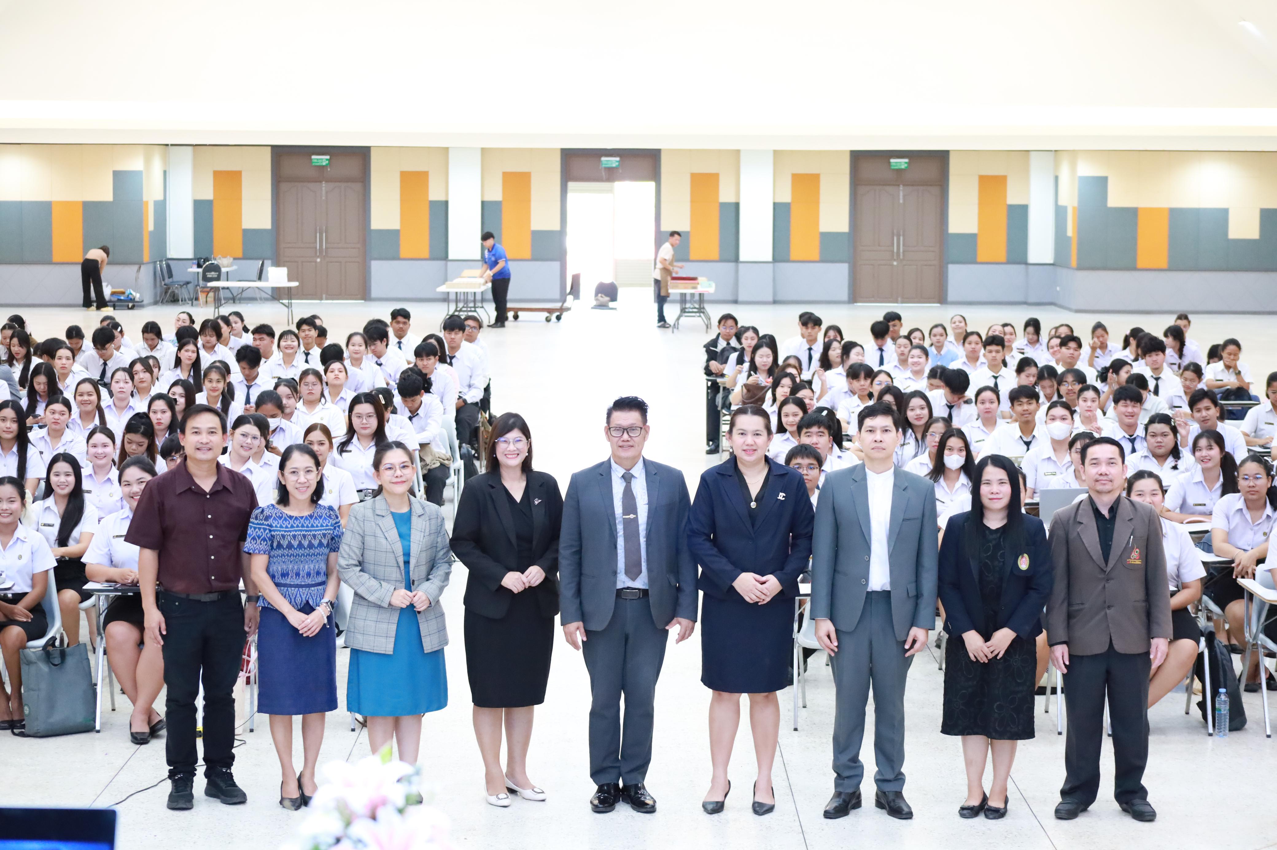 64. กิจกรรมอบรมสัมนาเชิงปฏิบัติการเขียนบทความและนำเสนอนวัฒกรรมทางการศึกษาสำหรับนักศึกชั้นปีที่ 4 (ครูนักนวัฒกรรม)