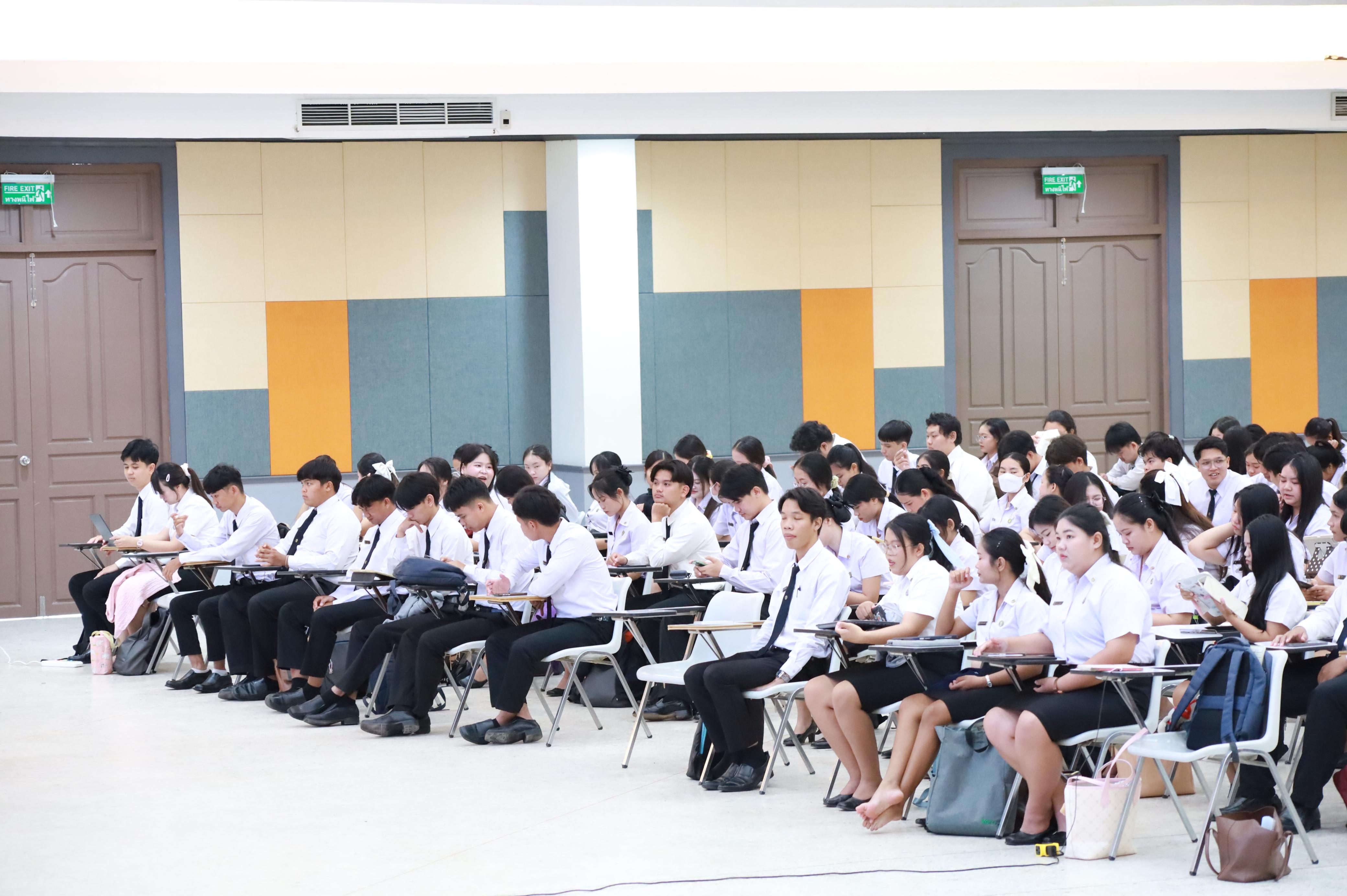 71. กิจกรรมอบรมสัมนาเชิงปฏิบัติการเขียนบทความและนำเสนอนวัฒกรรมทางการศึกษาสำหรับนักศึกชั้นปีที่ 4 (ครูนักนวัฒกรรม)