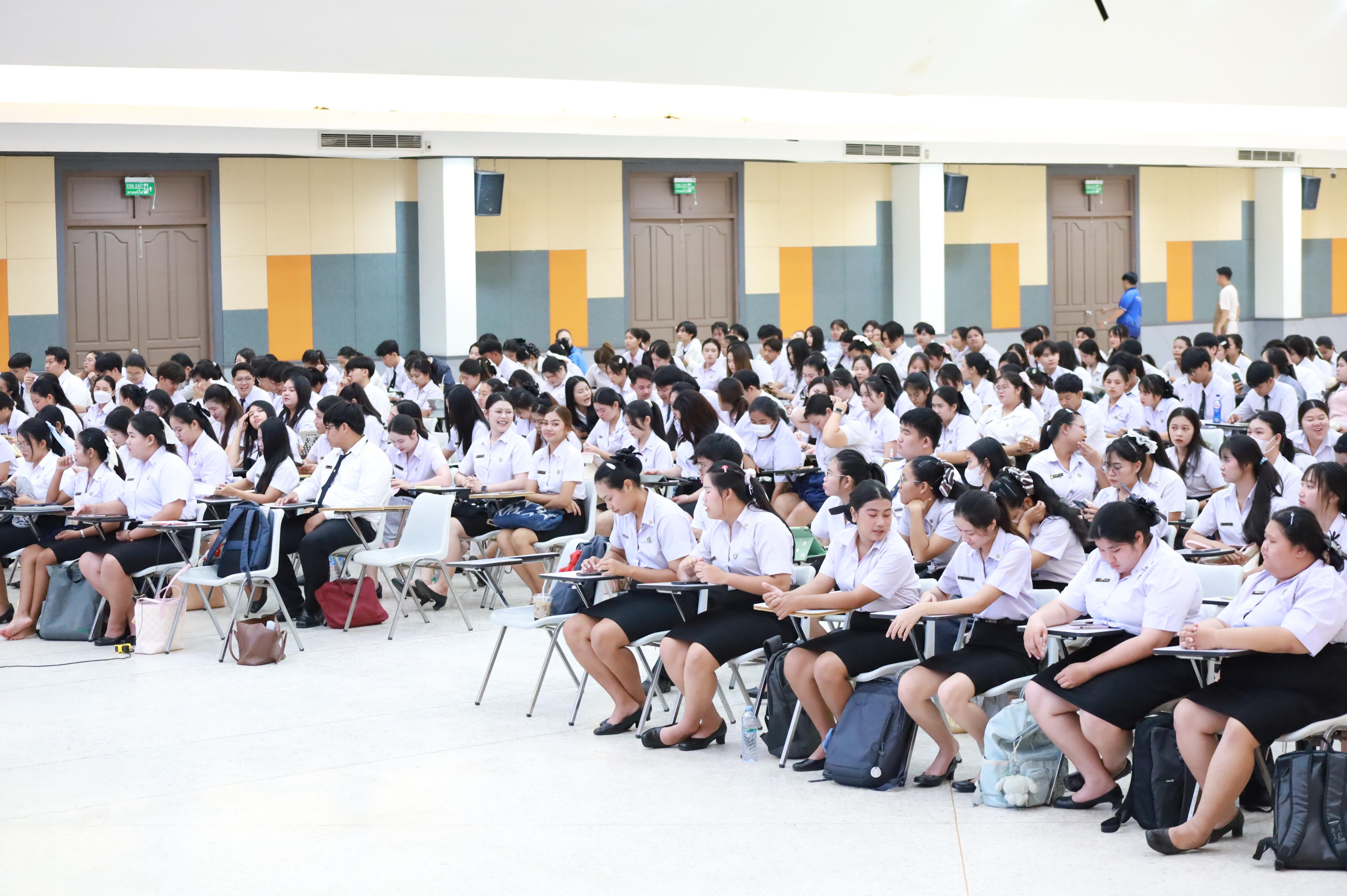 72. กิจกรรมอบรมสัมนาเชิงปฏิบัติการเขียนบทความและนำเสนอนวัฒกรรมทางการศึกษาสำหรับนักศึกชั้นปีที่ 4 (ครูนักนวัฒกรรม)