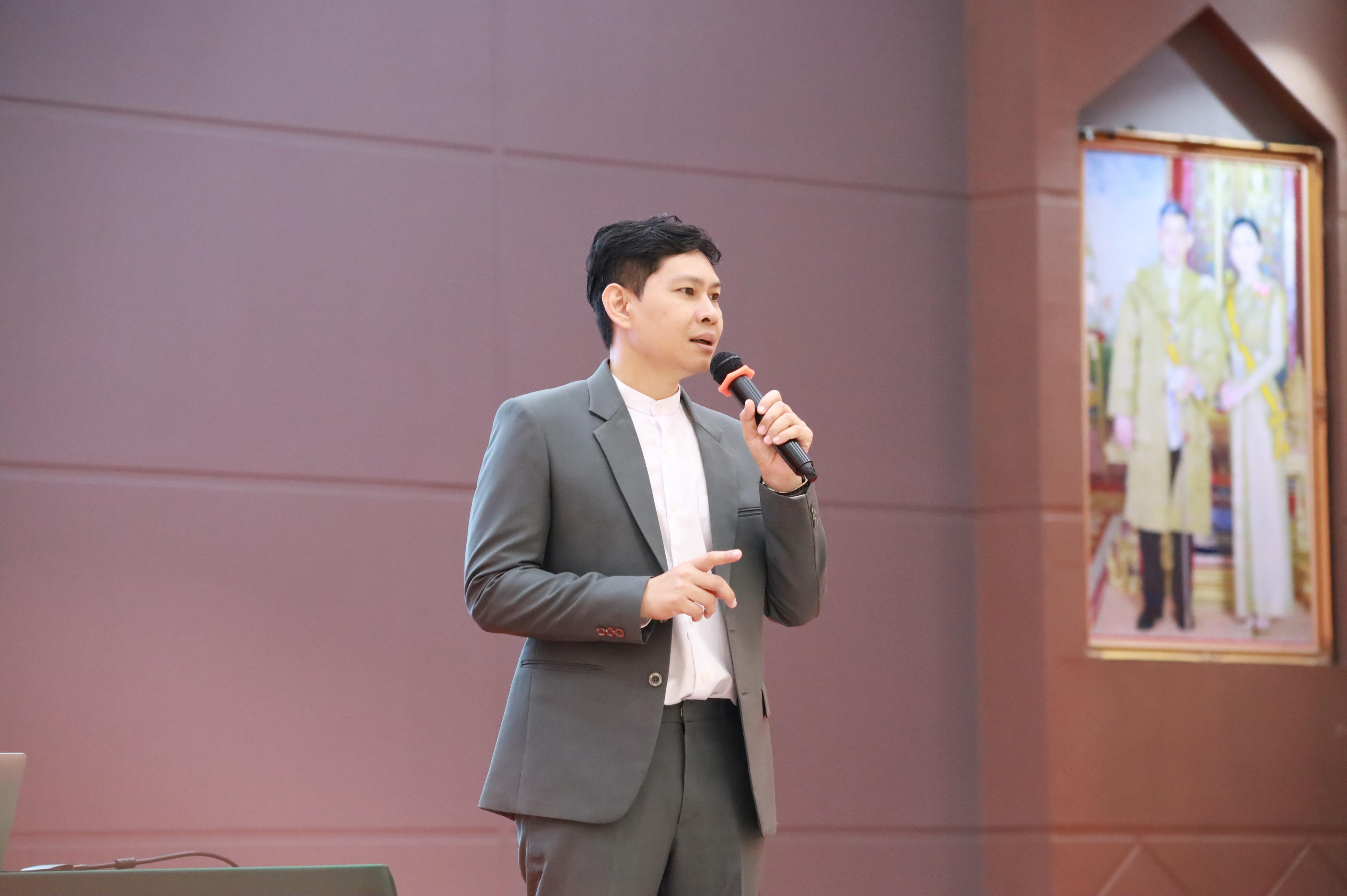 76. กิจกรรมอบรมสัมนาเชิงปฏิบัติการเขียนบทความและนำเสนอนวัฒกรรมทางการศึกษาสำหรับนักศึกชั้นปีที่ 4 (ครูนักนวัฒกรรม)