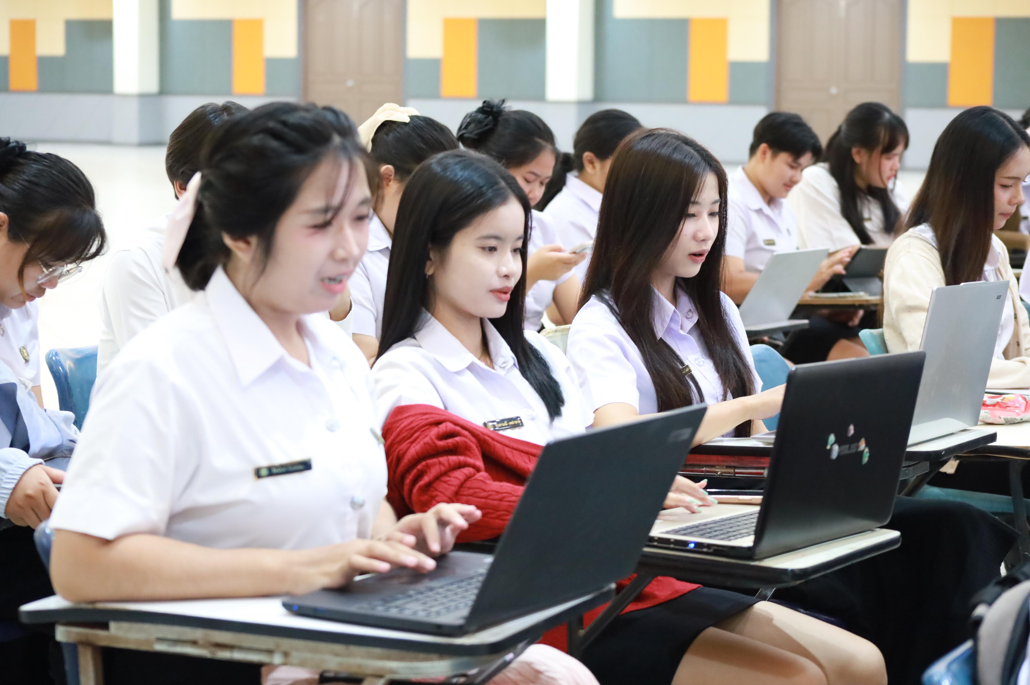 113. กิจกรรมอบรมสัมนาเชิงปฏิบัติการเขียนบทความและนำเสนอนวัฒกรรมทางการศึกษาสำหรับนักศึกชั้นปีที่ 4 (ครูนักนวัฒกรรม)