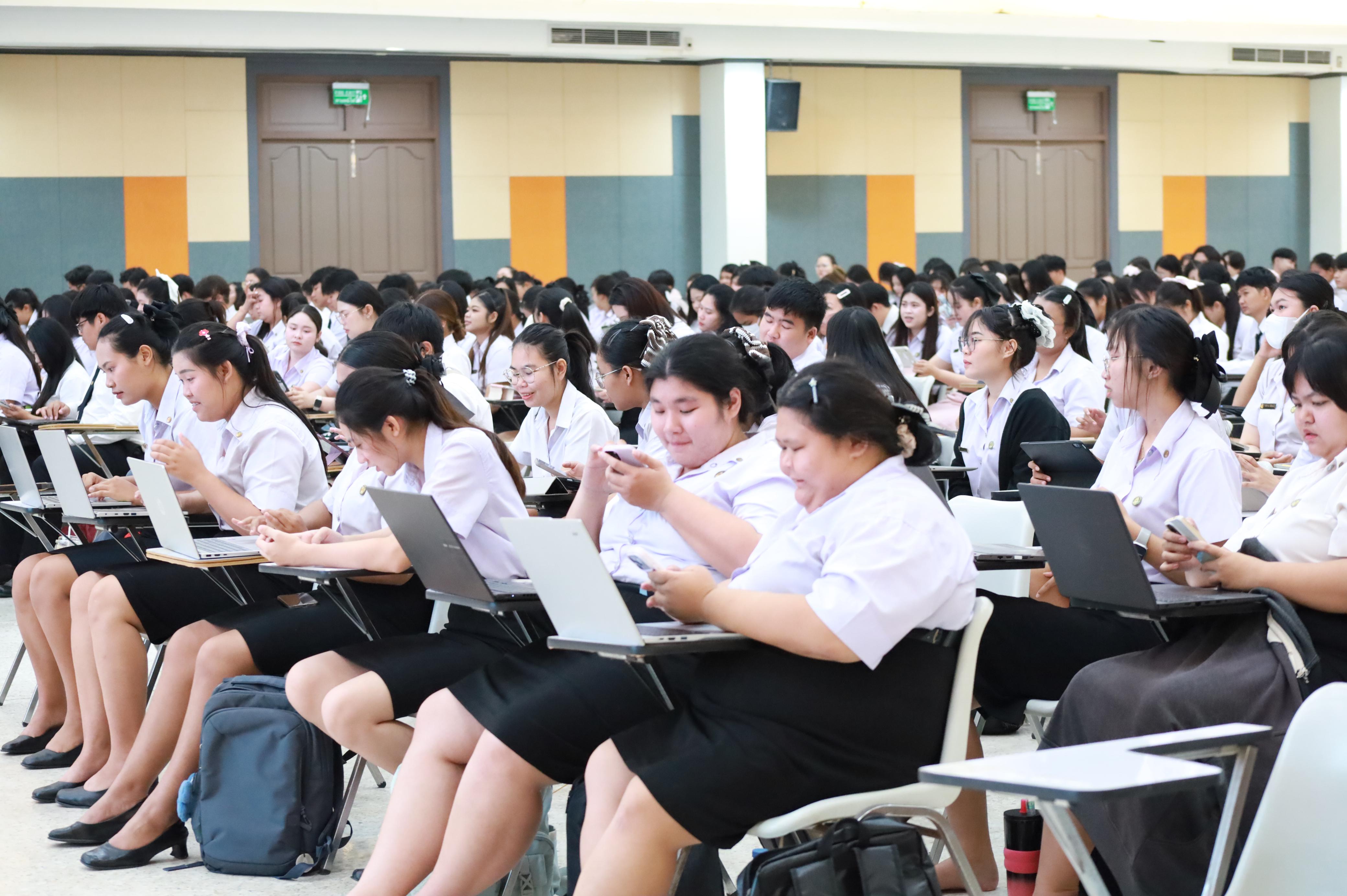 120. กิจกรรมอบรมสัมนาเชิงปฏิบัติการเขียนบทความและนำเสนอนวัฒกรรมทางการศึกษาสำหรับนักศึกชั้นปีที่ 4 (ครูนักนวัฒกรรม)