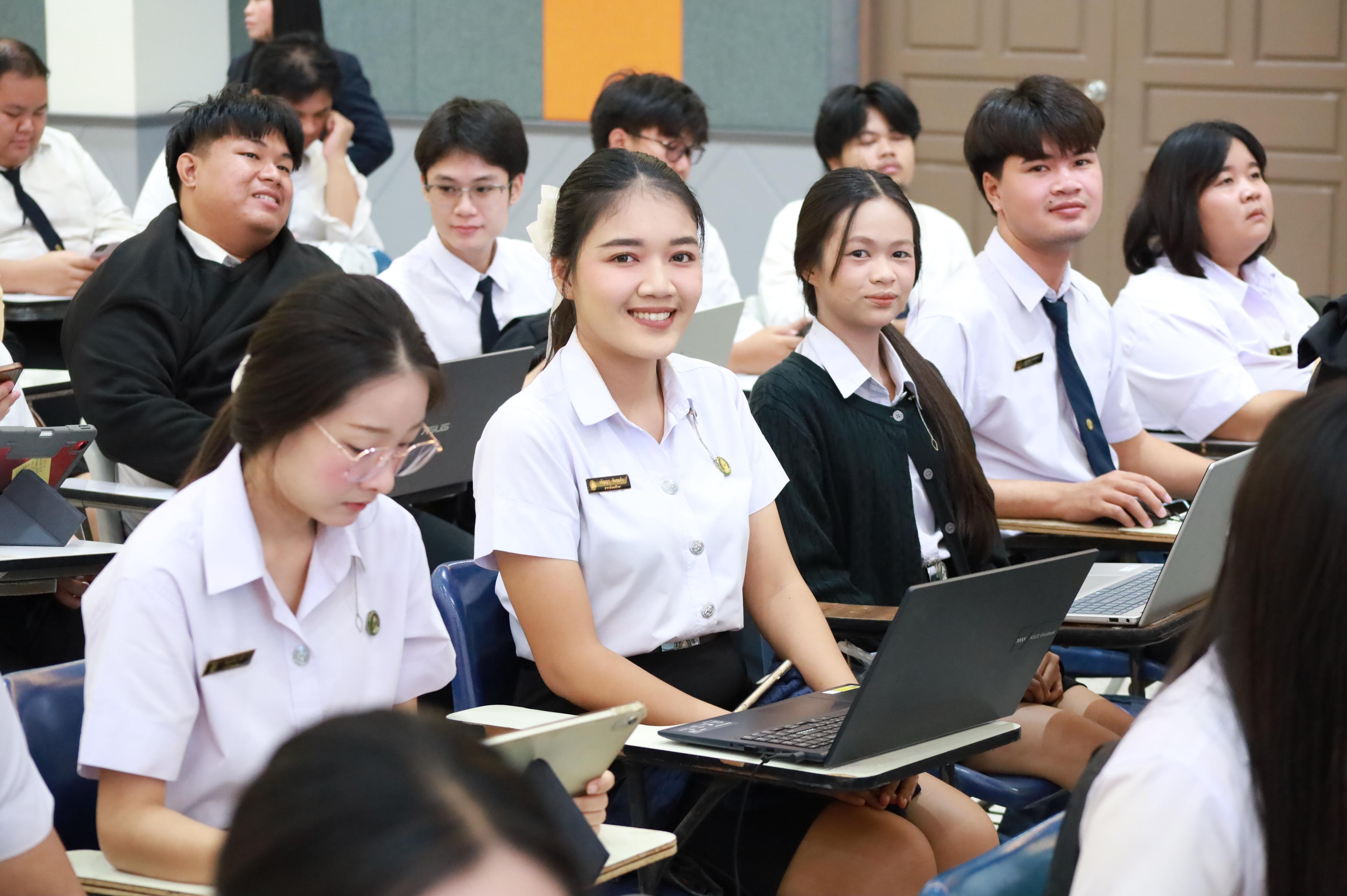 126. กิจกรรมอบรมสัมนาเชิงปฏิบัติการเขียนบทความและนำเสนอนวัฒกรรมทางการศึกษาสำหรับนักศึกชั้นปีที่ 4 (ครูนักนวัฒกรรม)