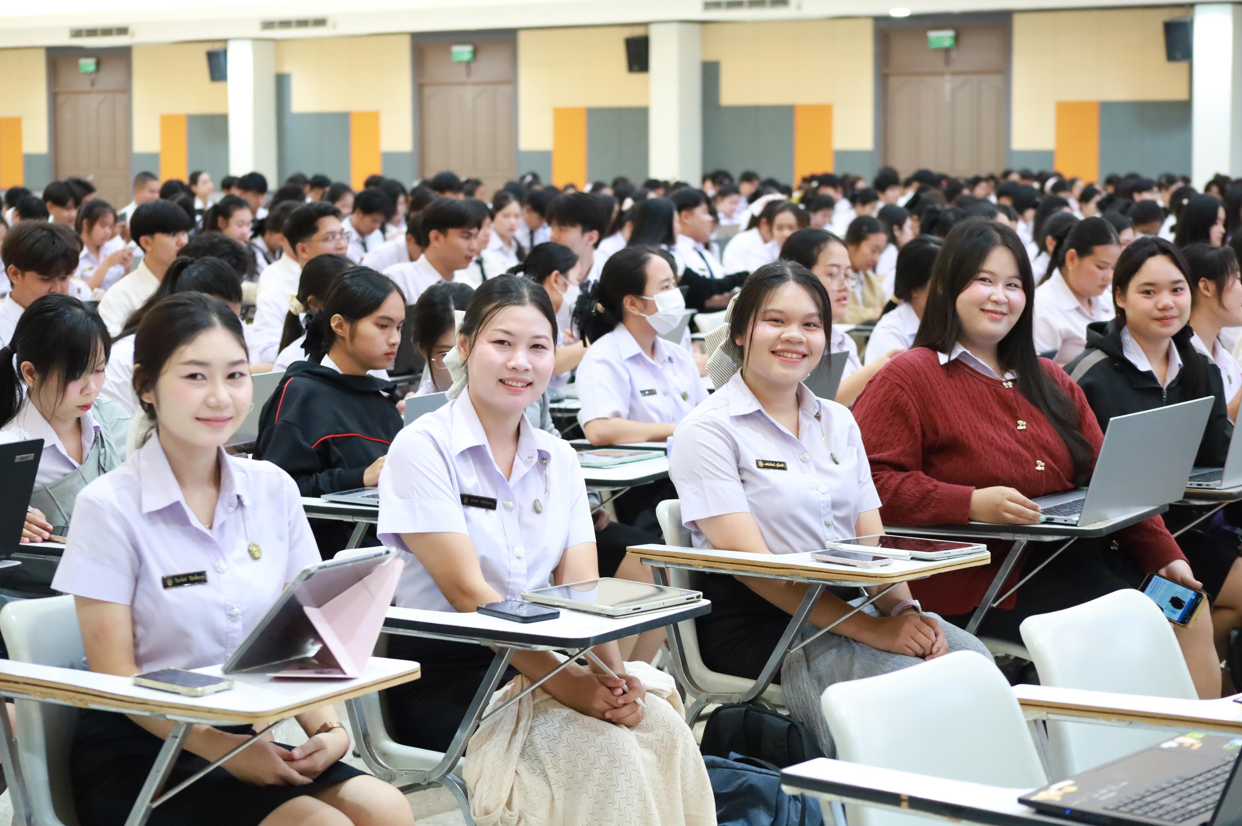 132. กิจกรรมอบรมสัมนาเชิงปฏิบัติการเขียนบทความและนำเสนอนวัฒกรรมทางการศึกษาสำหรับนักศึกชั้นปีที่ 4 (ครูนักนวัฒกรรม)