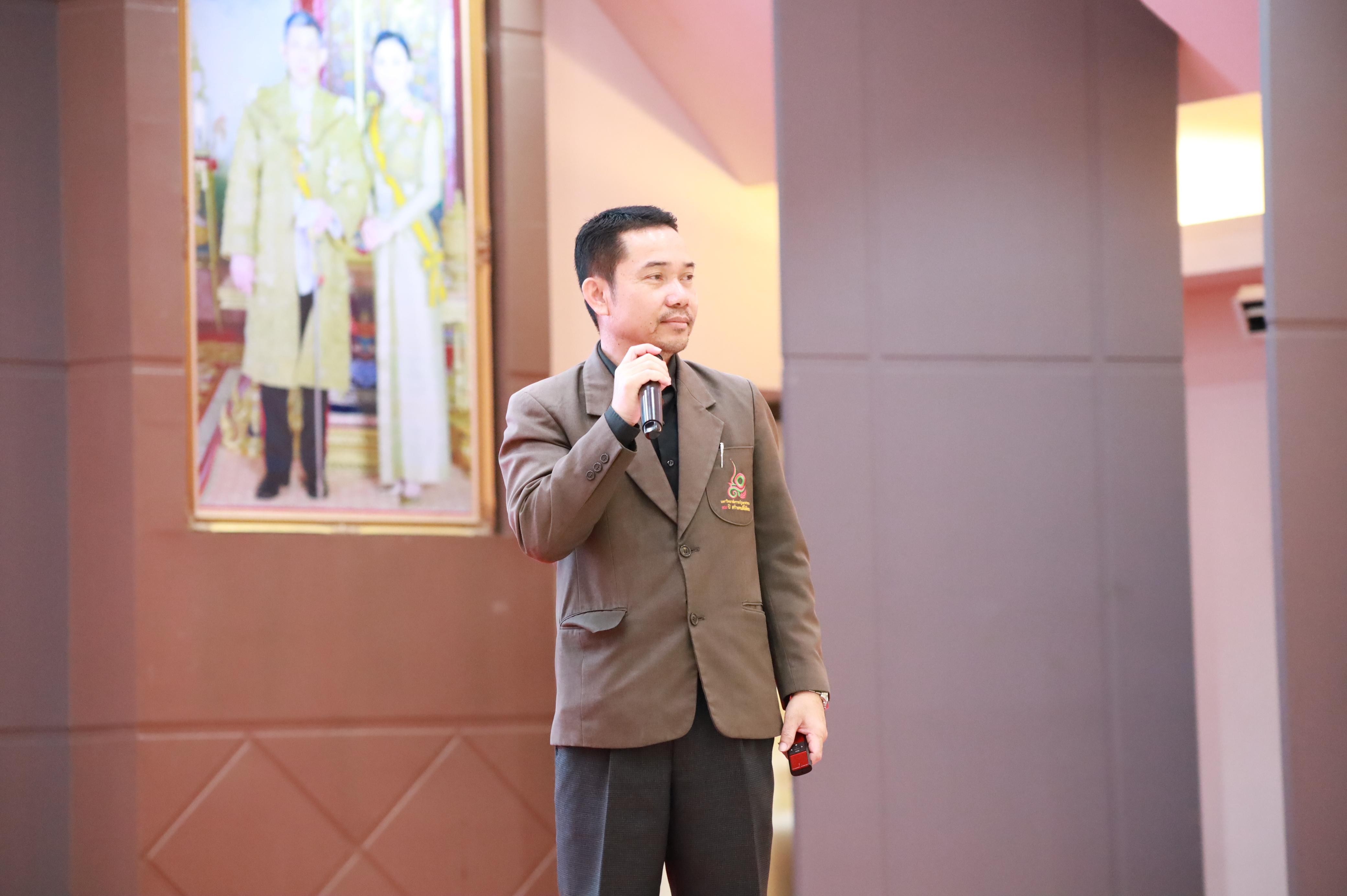 135. กิจกรรมอบรมสัมนาเชิงปฏิบัติการเขียนบทความและนำเสนอนวัฒกรรมทางการศึกษาสำหรับนักศึกชั้นปีที่ 4 (ครูนักนวัฒกรรม)