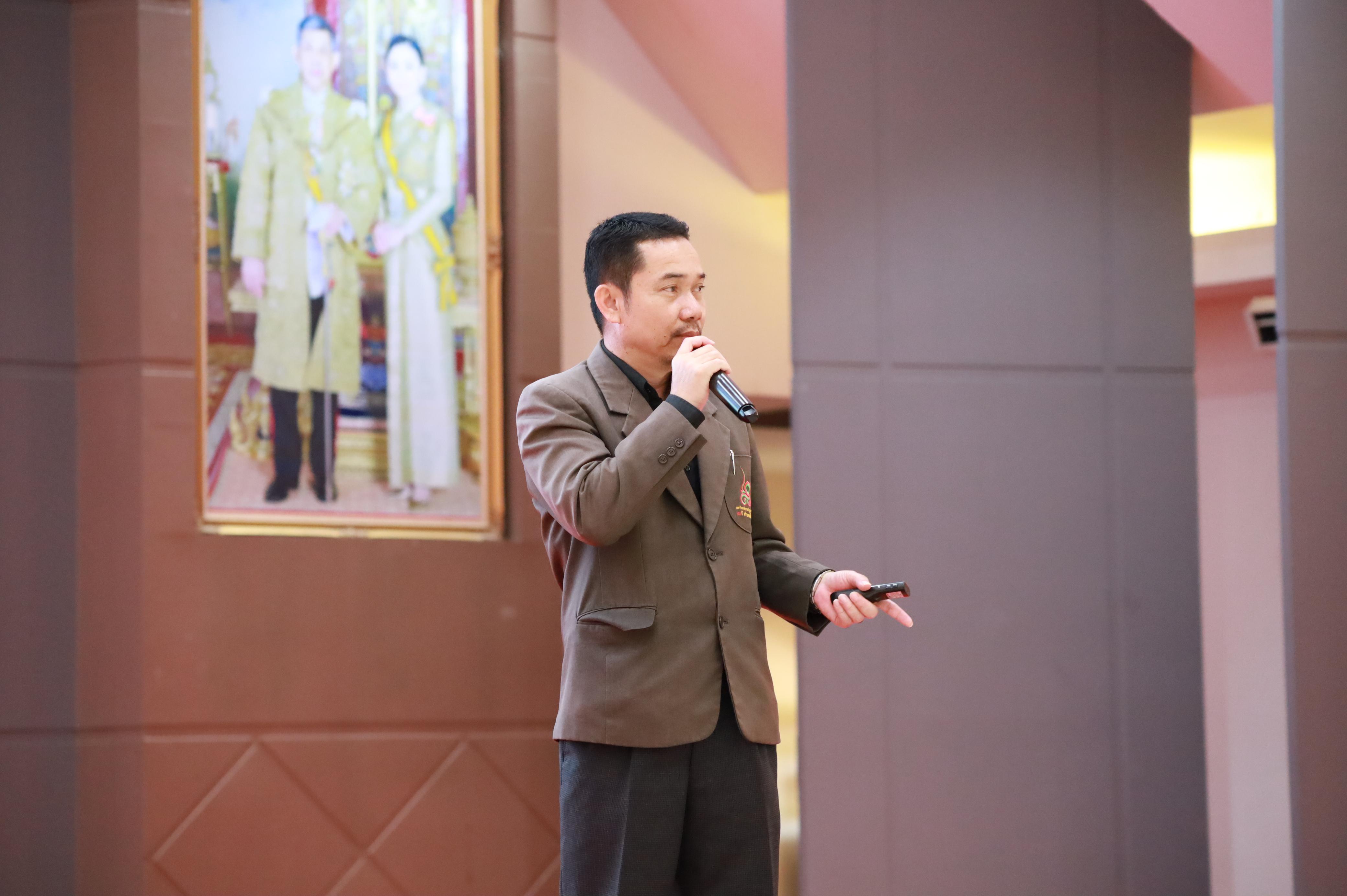136. กิจกรรมอบรมสัมนาเชิงปฏิบัติการเขียนบทความและนำเสนอนวัฒกรรมทางการศึกษาสำหรับนักศึกชั้นปีที่ 4 (ครูนักนวัฒกรรม)