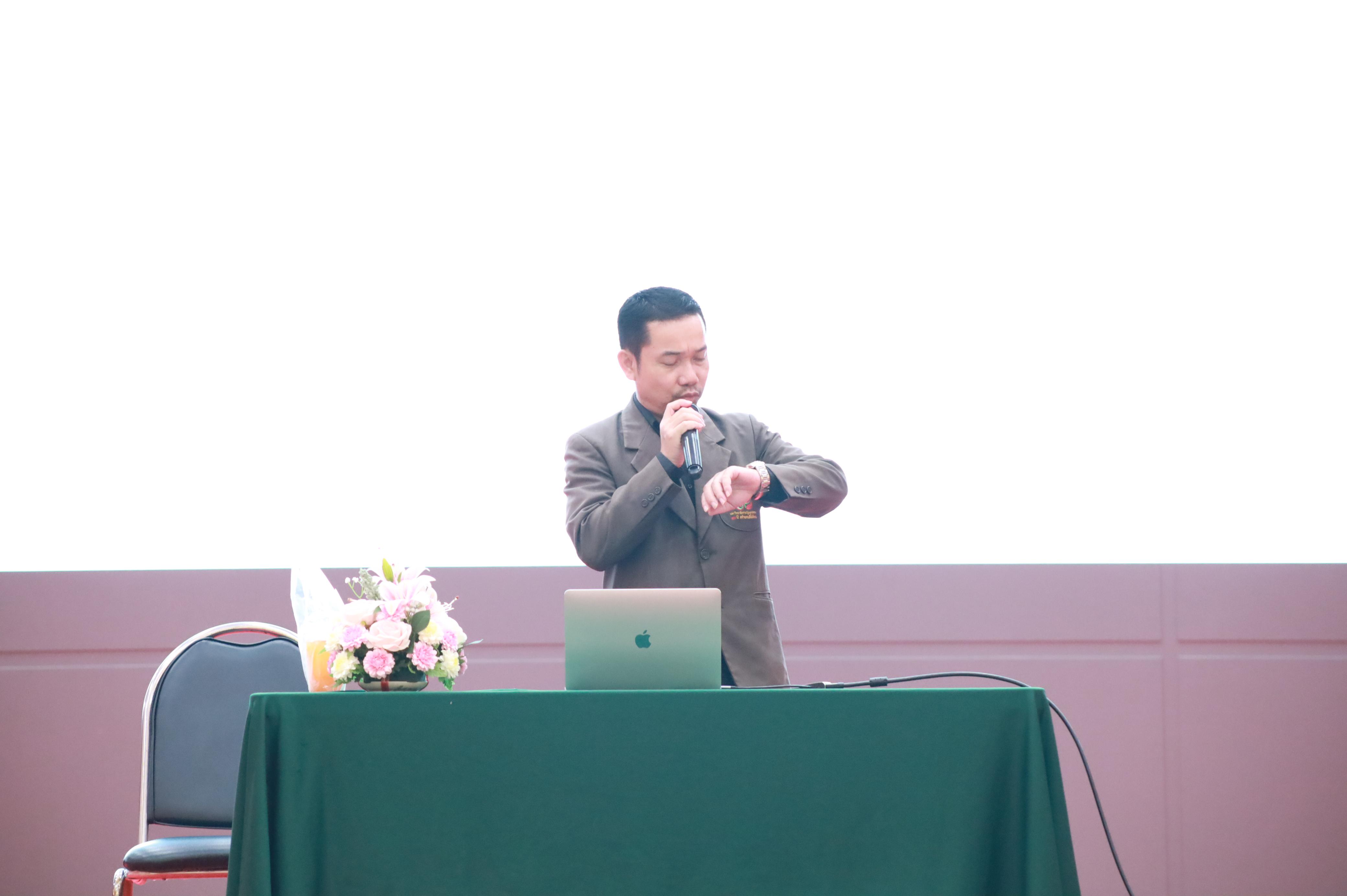 141. กิจกรรมอบรมสัมนาเชิงปฏิบัติการเขียนบทความและนำเสนอนวัฒกรรมทางการศึกษาสำหรับนักศึกชั้นปีที่ 4 (ครูนักนวัฒกรรม)