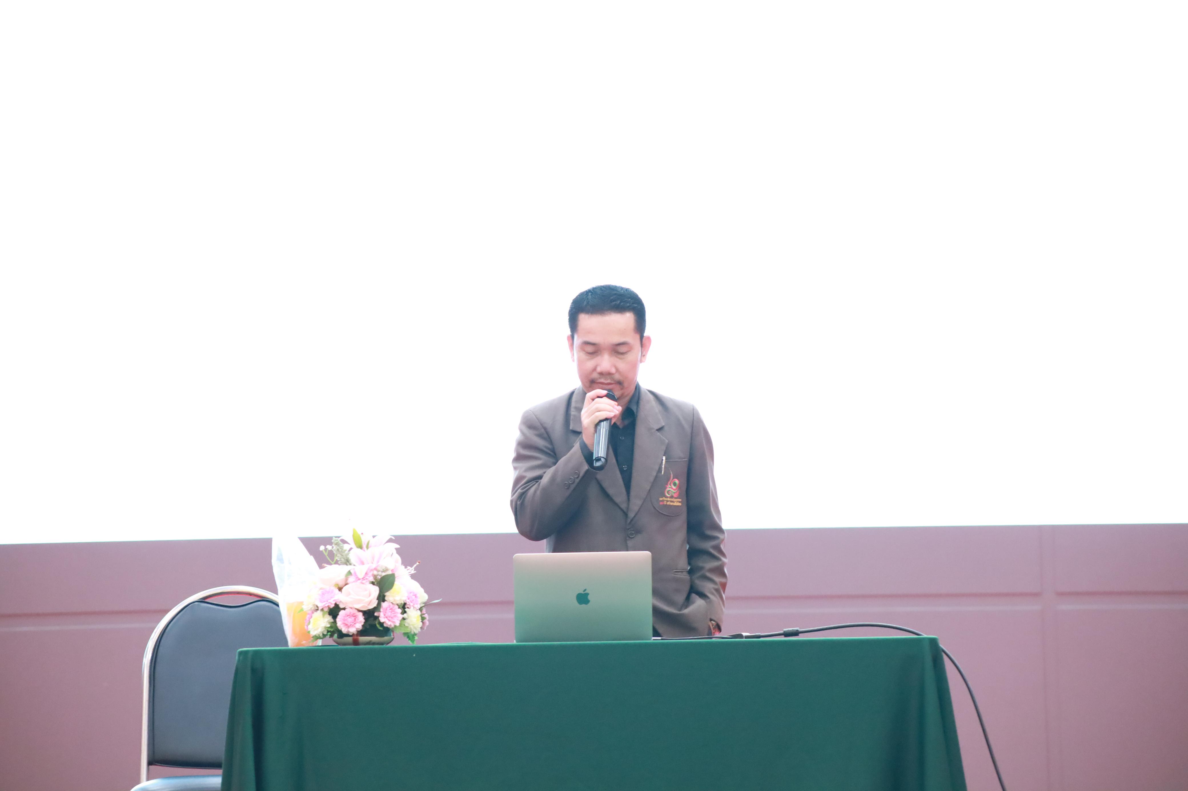 142. กิจกรรมอบรมสัมนาเชิงปฏิบัติการเขียนบทความและนำเสนอนวัฒกรรมทางการศึกษาสำหรับนักศึกชั้นปีที่ 4 (ครูนักนวัฒกรรม)