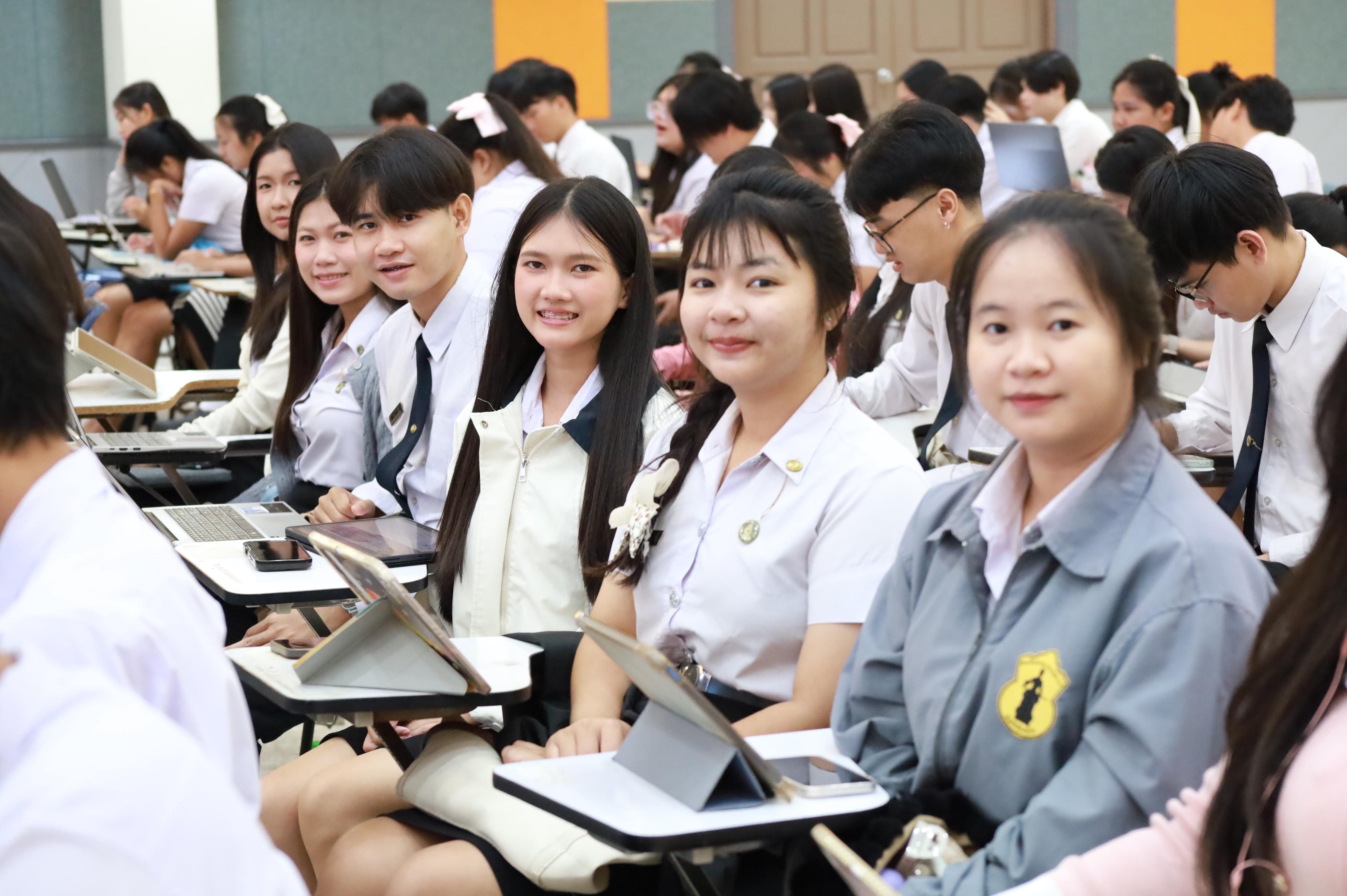 143. กิจกรรมอบรมสัมนาเชิงปฏิบัติการเขียนบทความและนำเสนอนวัฒกรรมทางการศึกษาสำหรับนักศึกชั้นปีที่ 4 (ครูนักนวัฒกรรม)